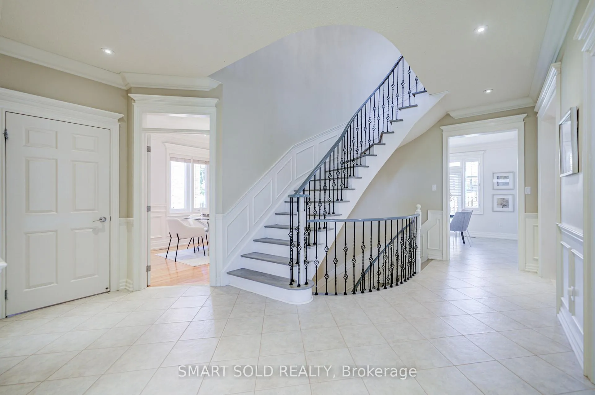 Photo 6 of 22 Beaton Avenue, Vaughan, Maple — HOMEH
