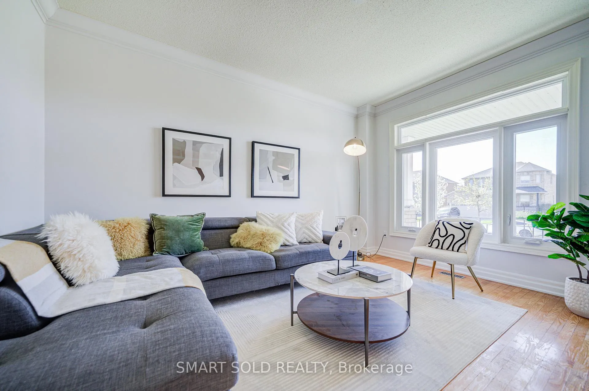 Photo 7 of 22 Beaton Avenue, Vaughan, Maple — HOMEH