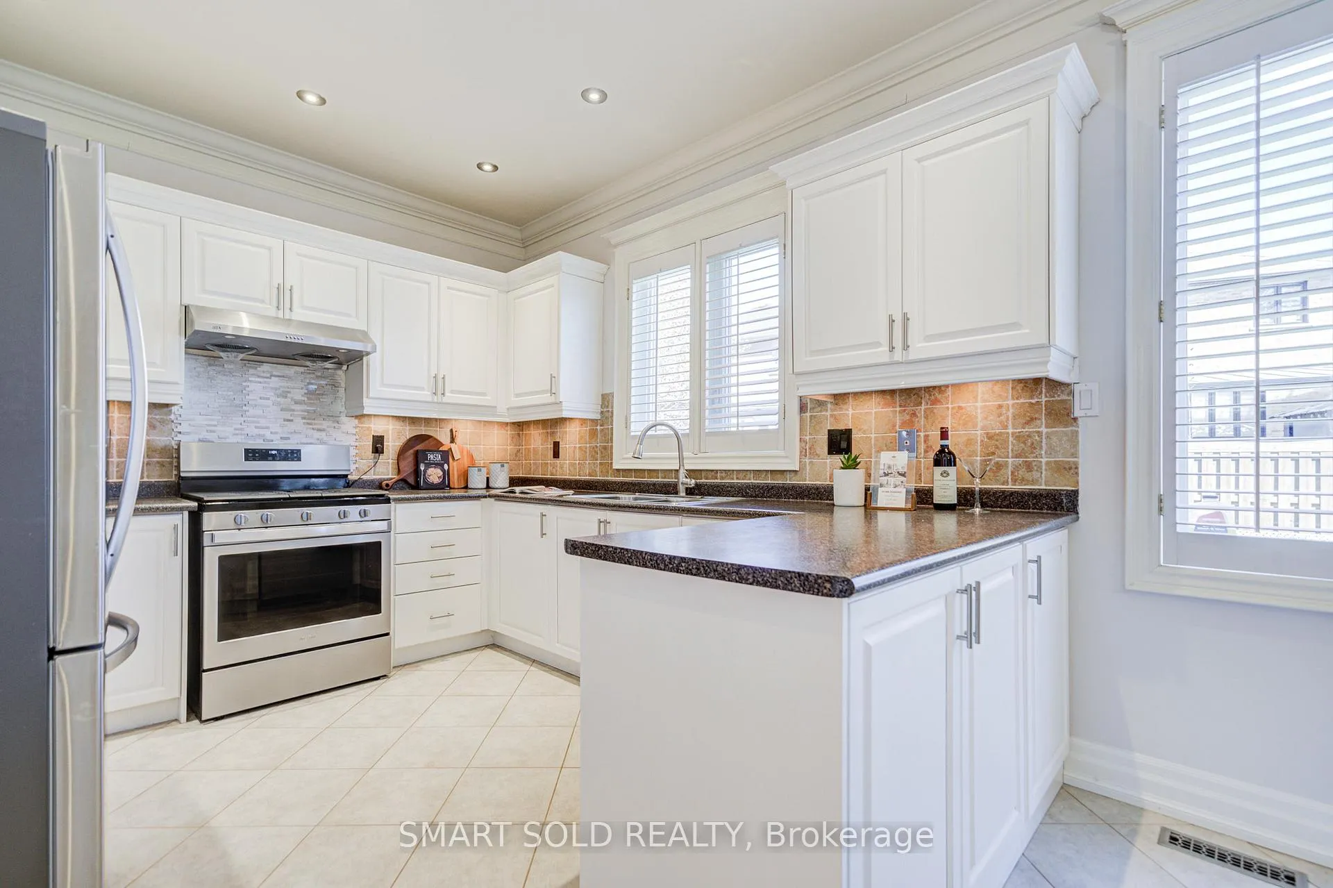 Photo 14 of 22 Beaton Avenue, Vaughan, Maple — HOMEH