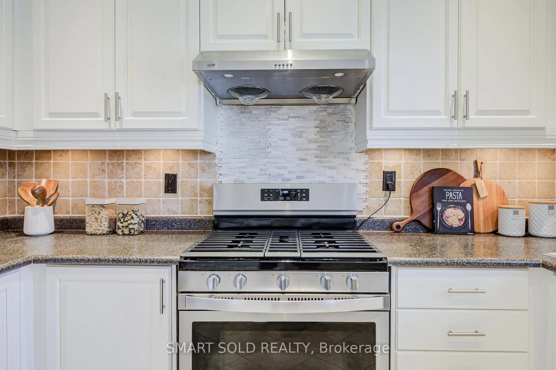 Photo 15 of 22 Beaton Avenue, Vaughan, Maple — HOMEH