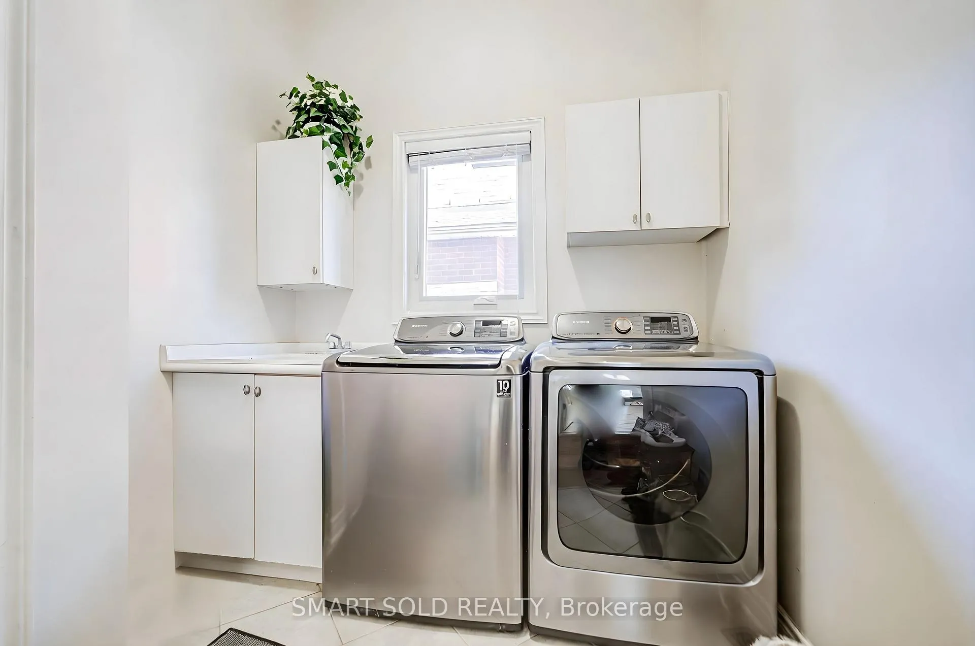 Photo 16 of 22 Beaton Avenue, Vaughan, Maple — HOMEH