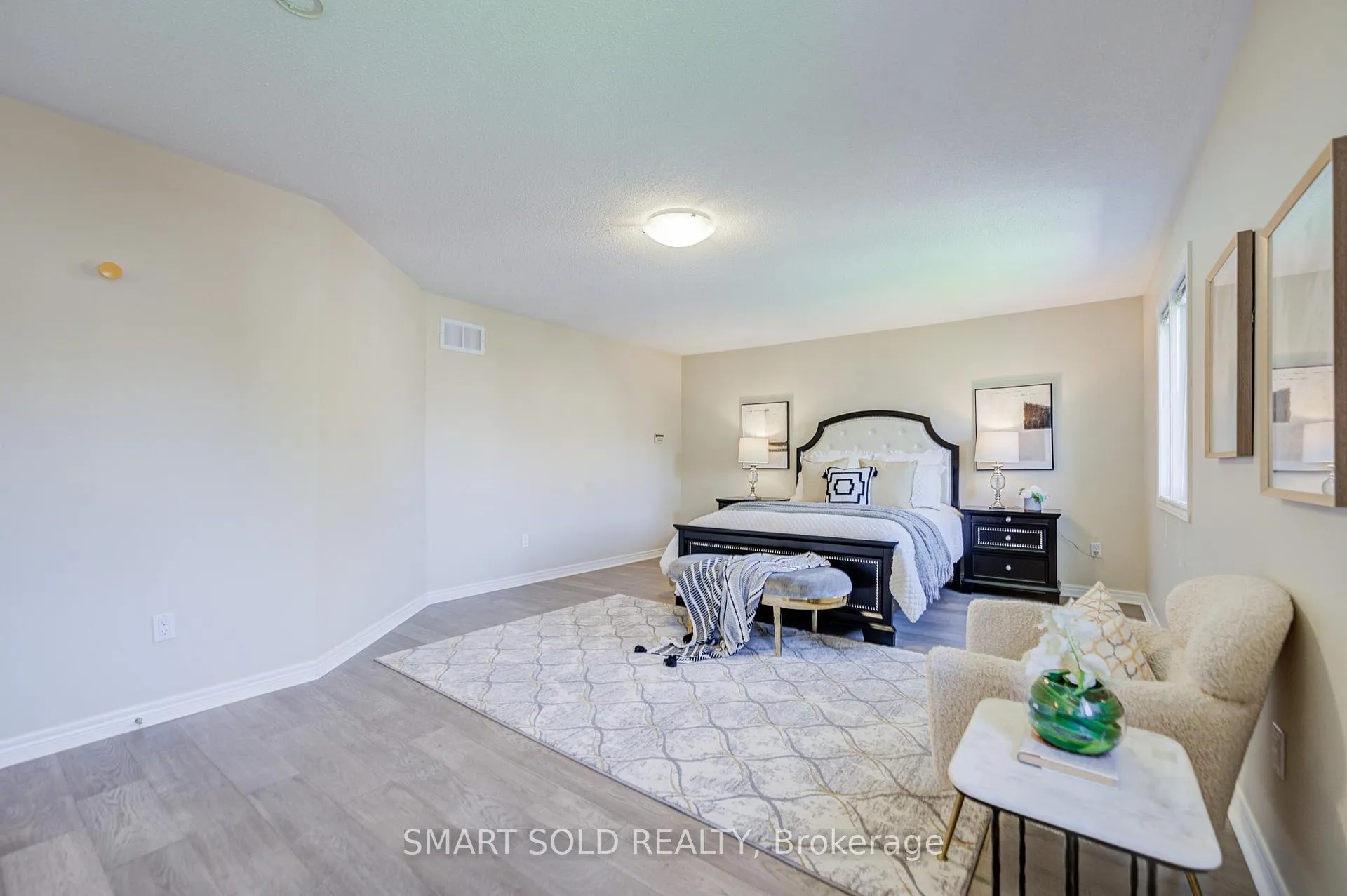 Photo 21 of 22 Beaton Avenue, Vaughan, Maple — HOMEH