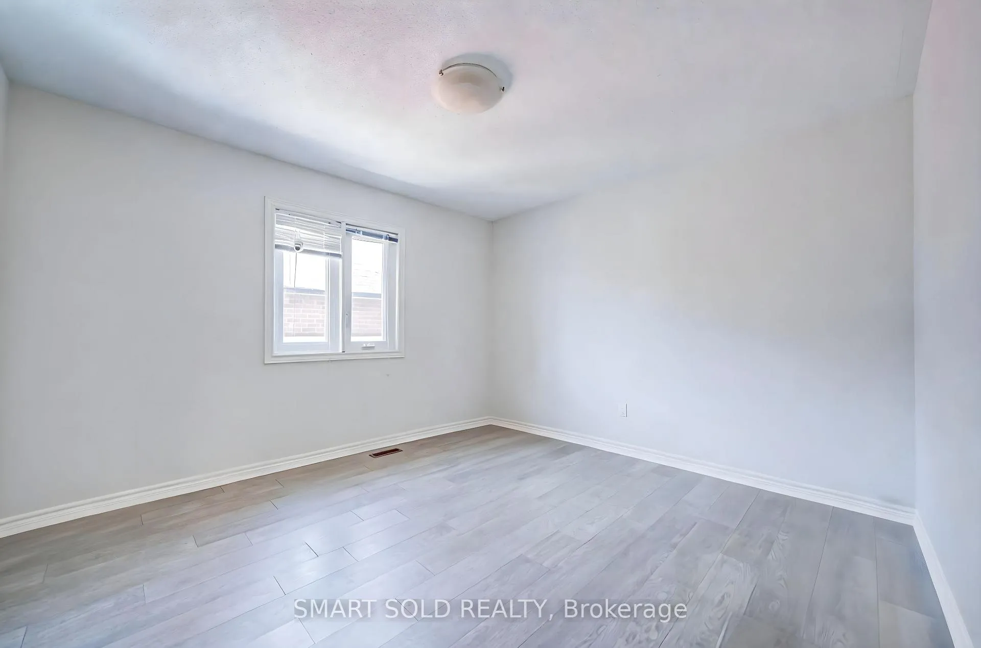 Photo 26 of 22 Beaton Avenue, Vaughan, Maple — HOMEH