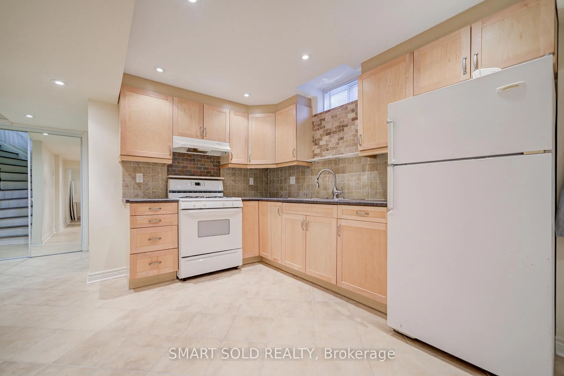 Photo 30 of 22 Beaton Avenue, Vaughan, Maple — HOMEH