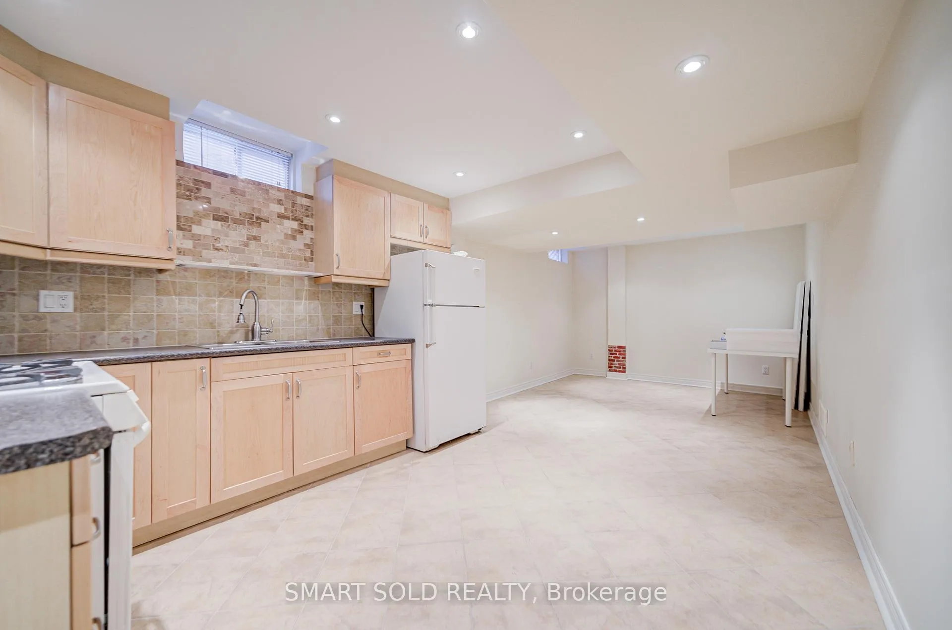Photo 31 of 22 Beaton Avenue, Vaughan, Maple — HOMEH