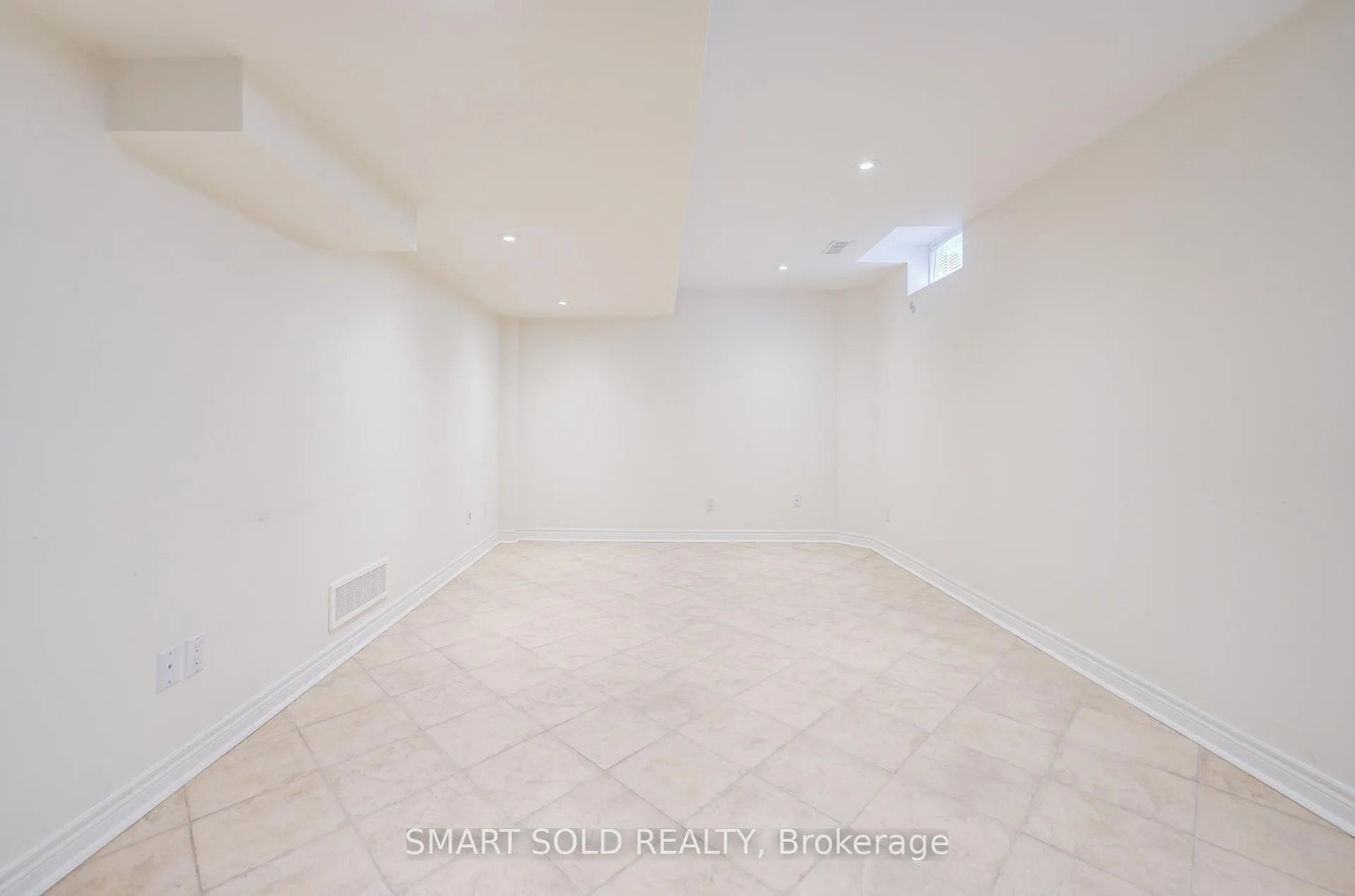 Photo 34 of 22 Beaton Avenue, Vaughan, Maple — HOMEH