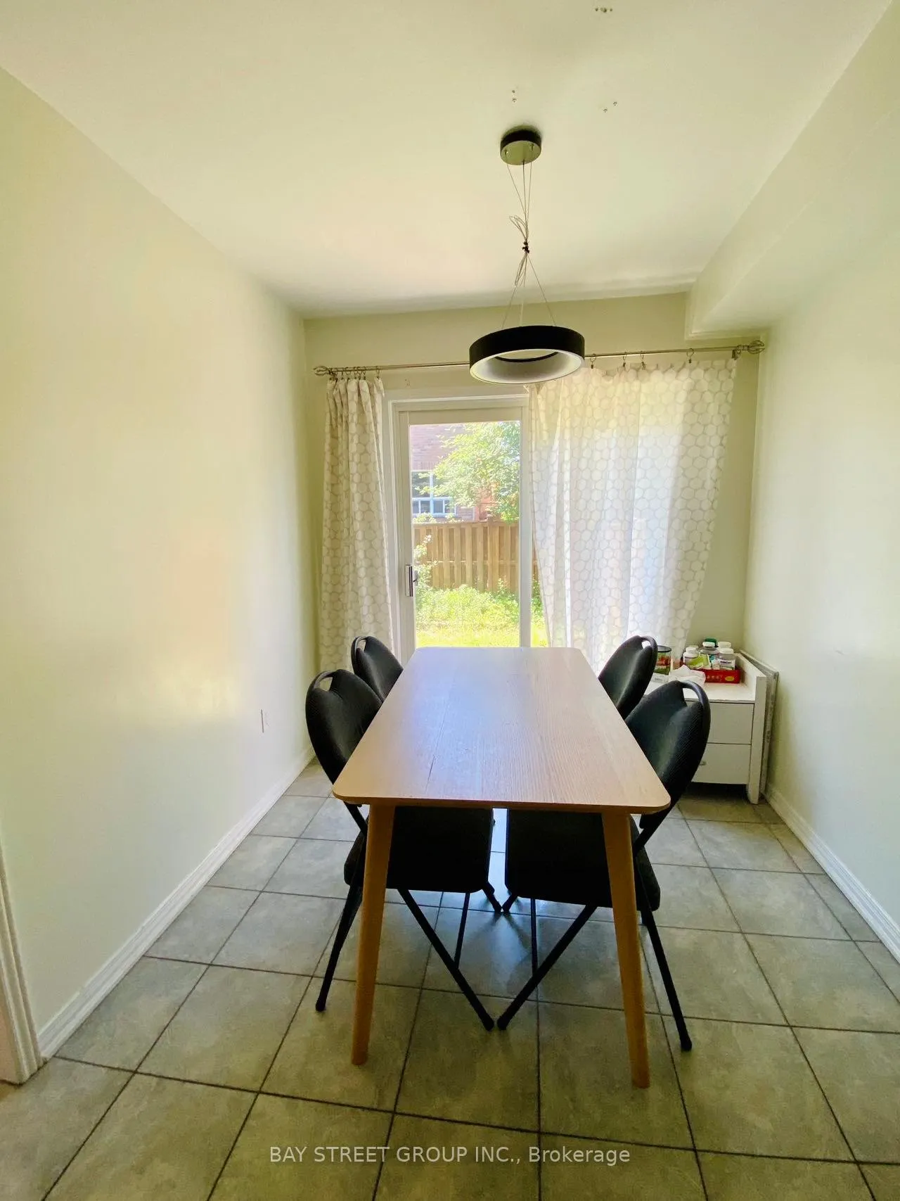Photo 5 of 10 Cobblehill Court, Markham, Berczy — HOMEH