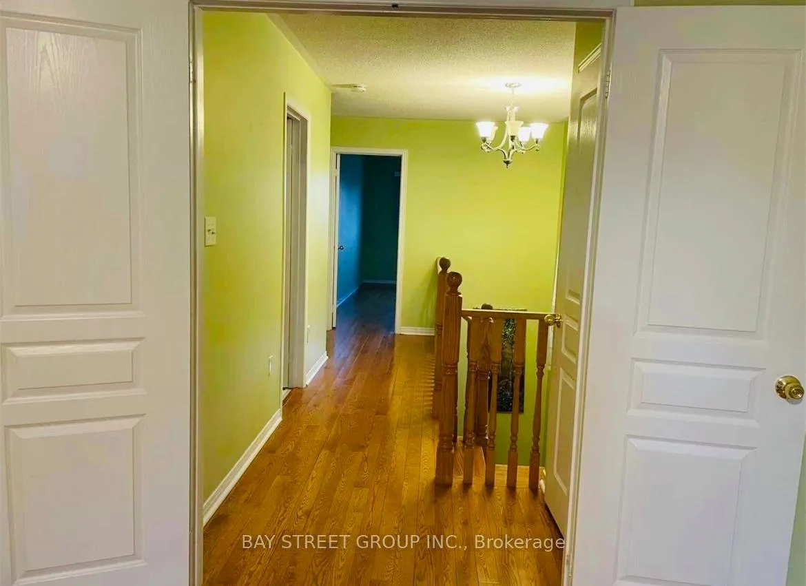Photo 8 of 10 Cobblehill Court, Markham, Berczy — HOMEH