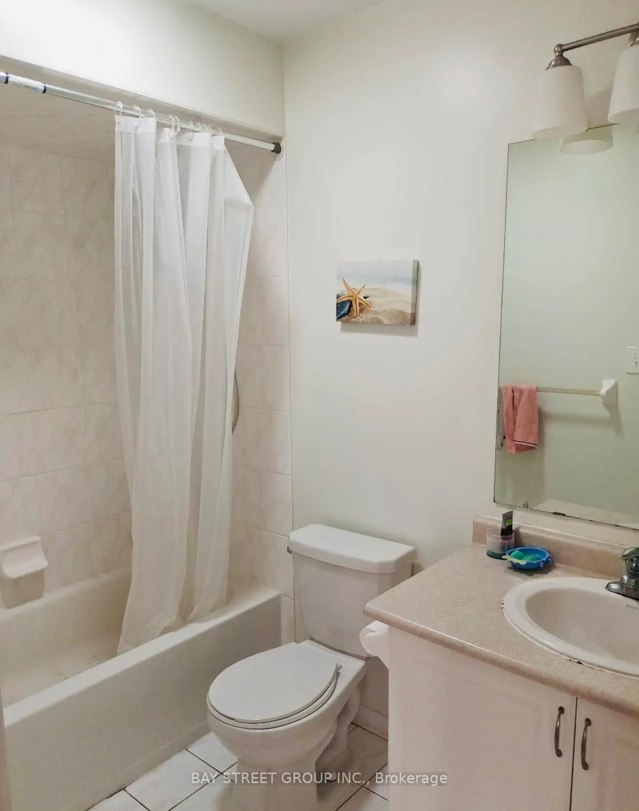 Photo 13 of 10 Cobblehill Court, Markham, Berczy — HOMEH