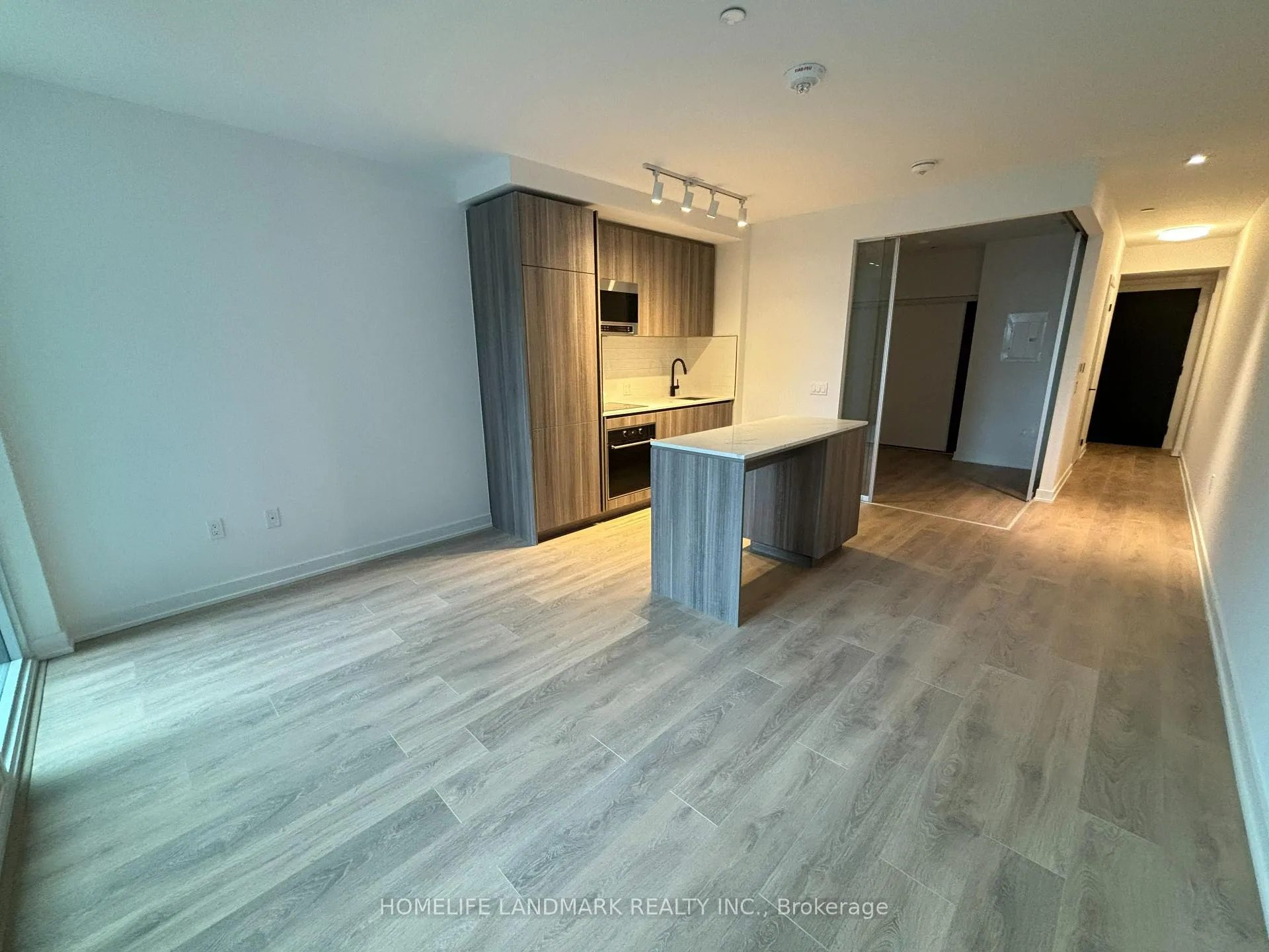 Photo 2 of Unit 609, 117 Broadway Avenue, Toronto, Mount Pleasant West — HOMEH