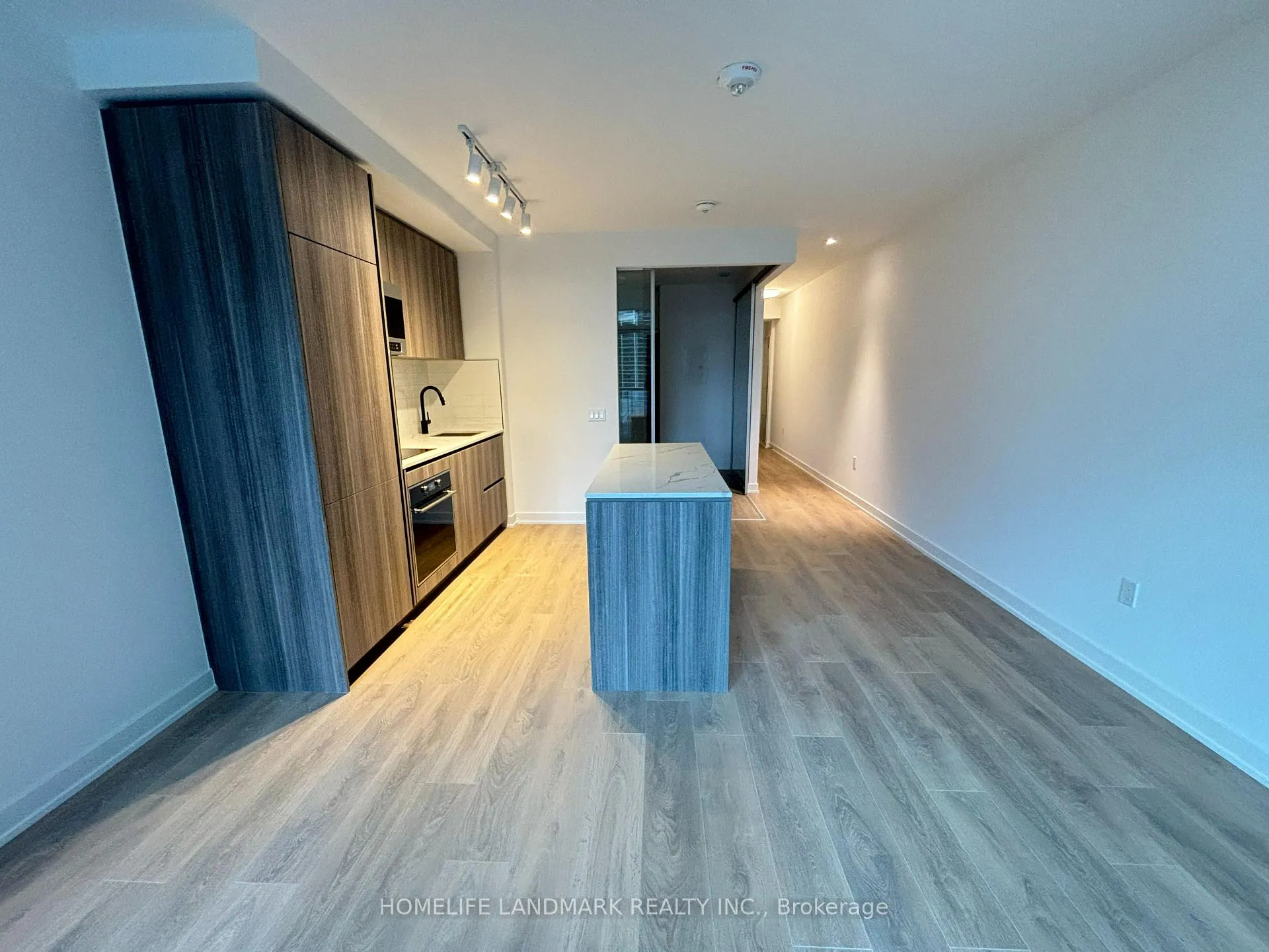 Photo 5 of Unit 609, 117 Broadway Avenue, Toronto, Mount Pleasant West — HOMEH