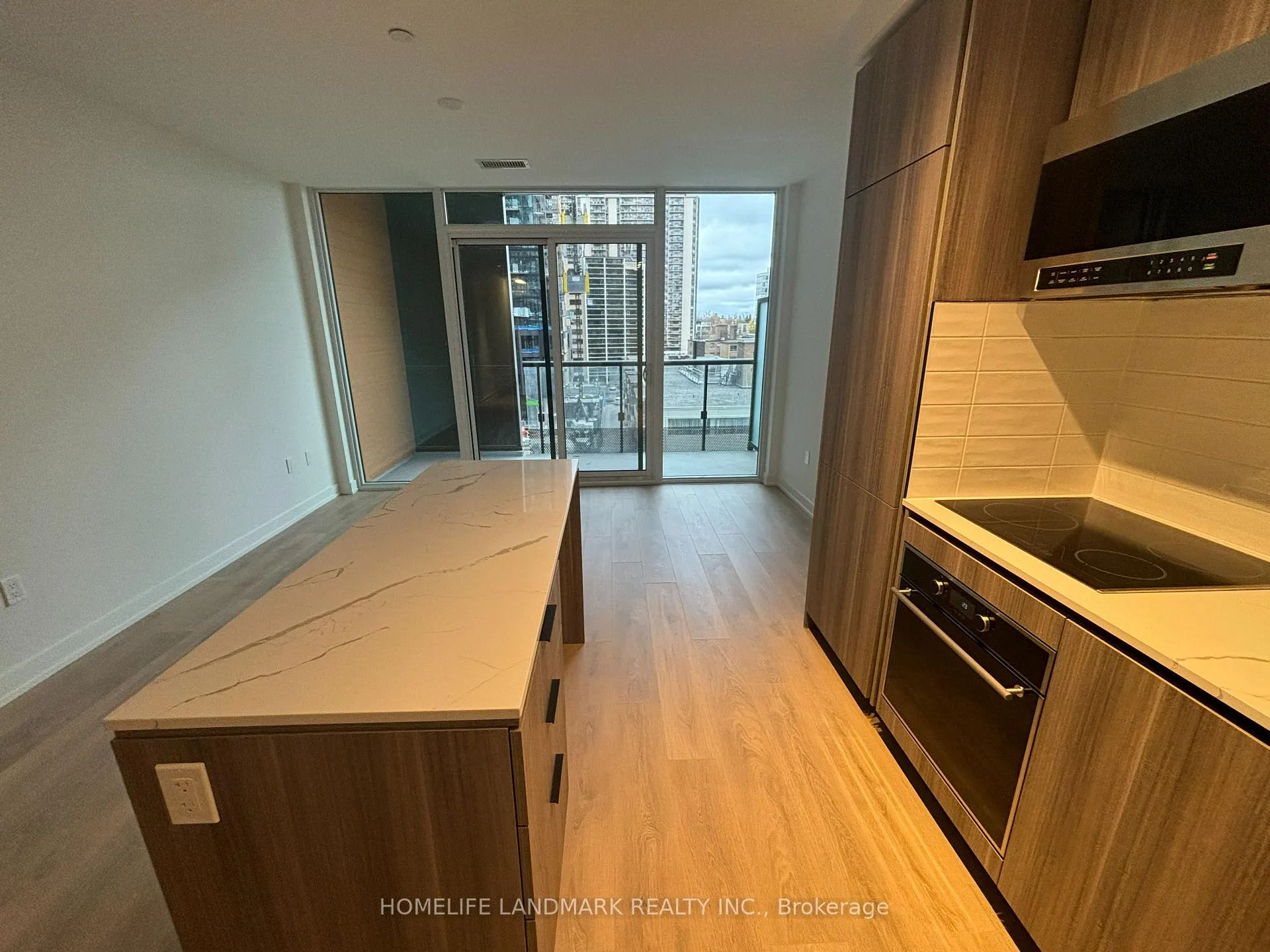 Photo 6 of Unit 609, 117 Broadway Avenue, Toronto, Mount Pleasant West — HOMEH