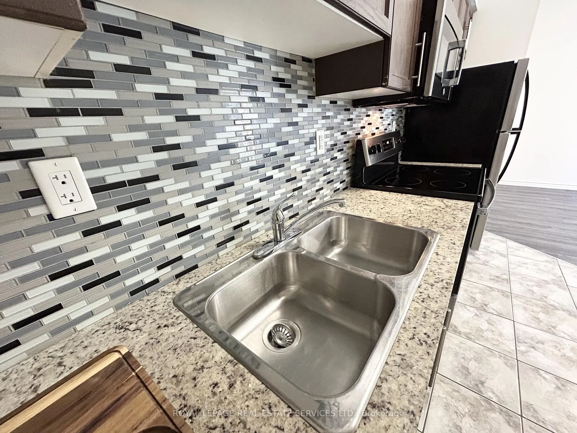 Photo 8 of Unit 304, 7 Rittenhouse Road, Kitchener — HOMEH