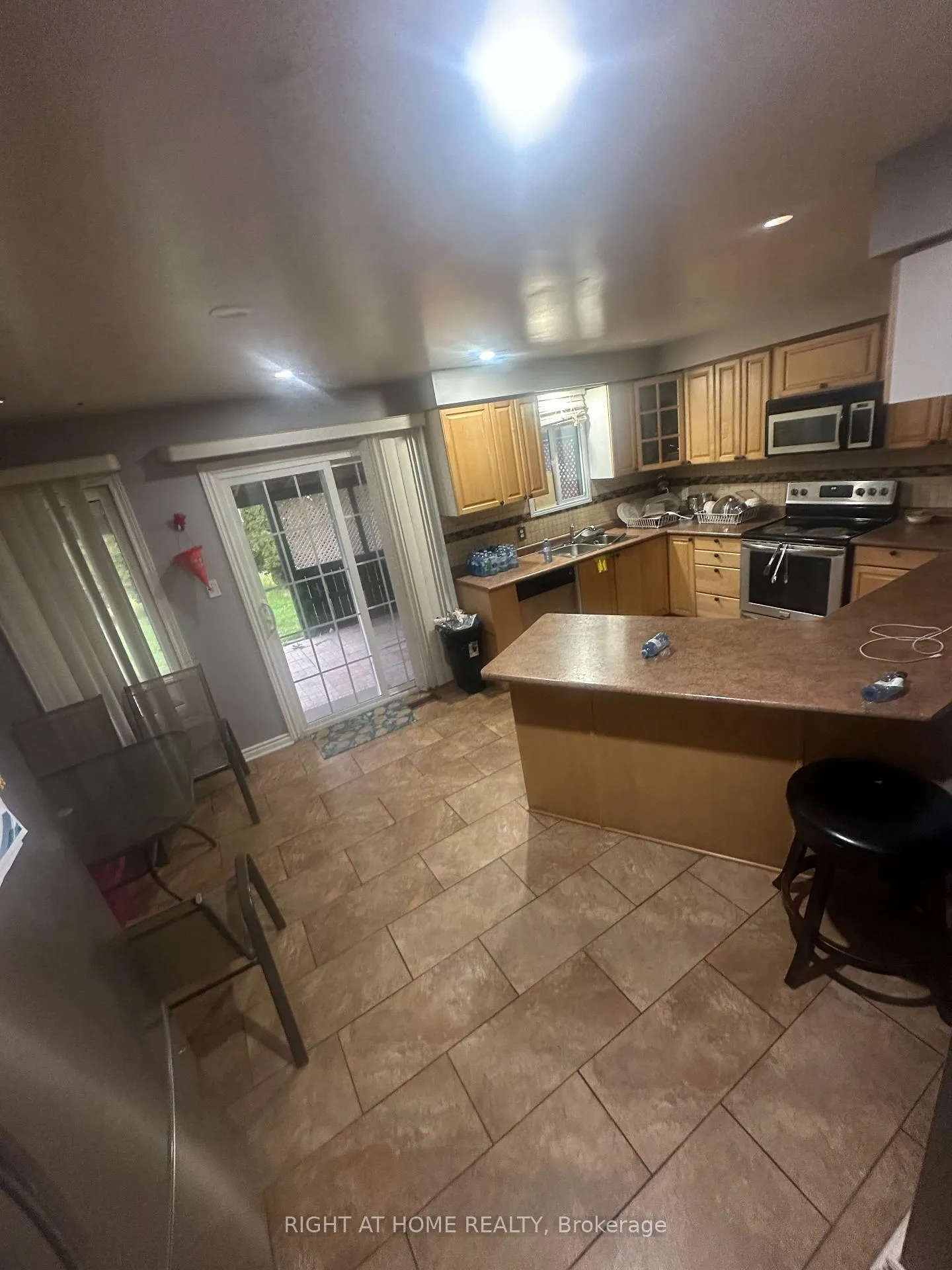 Photo 5 of 37 Willcocks Crescent N, Ajax, Central — HOMEH