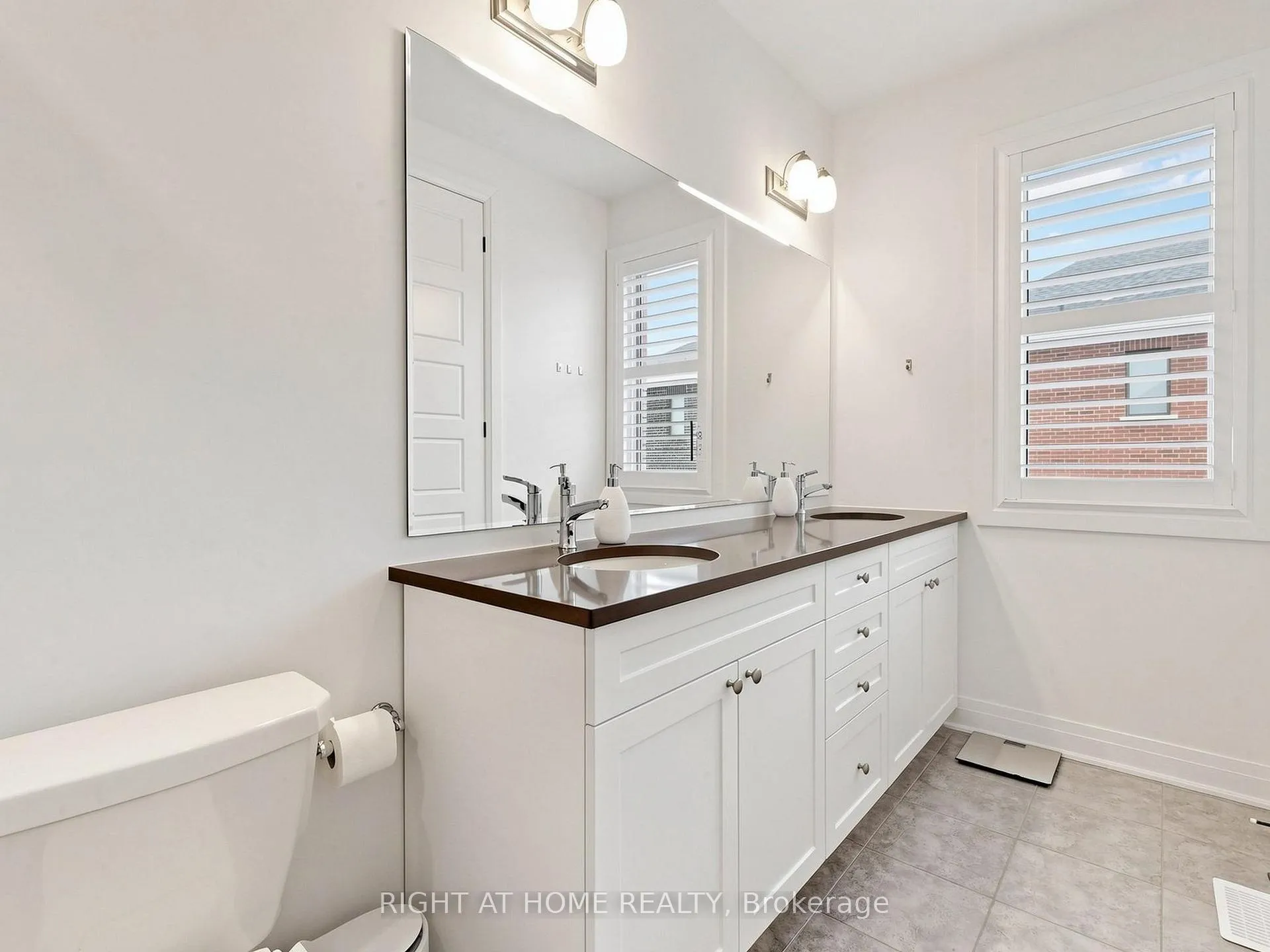 Photo 20 of 1265 Manitou Way, Milton, Bowes — HOMEH