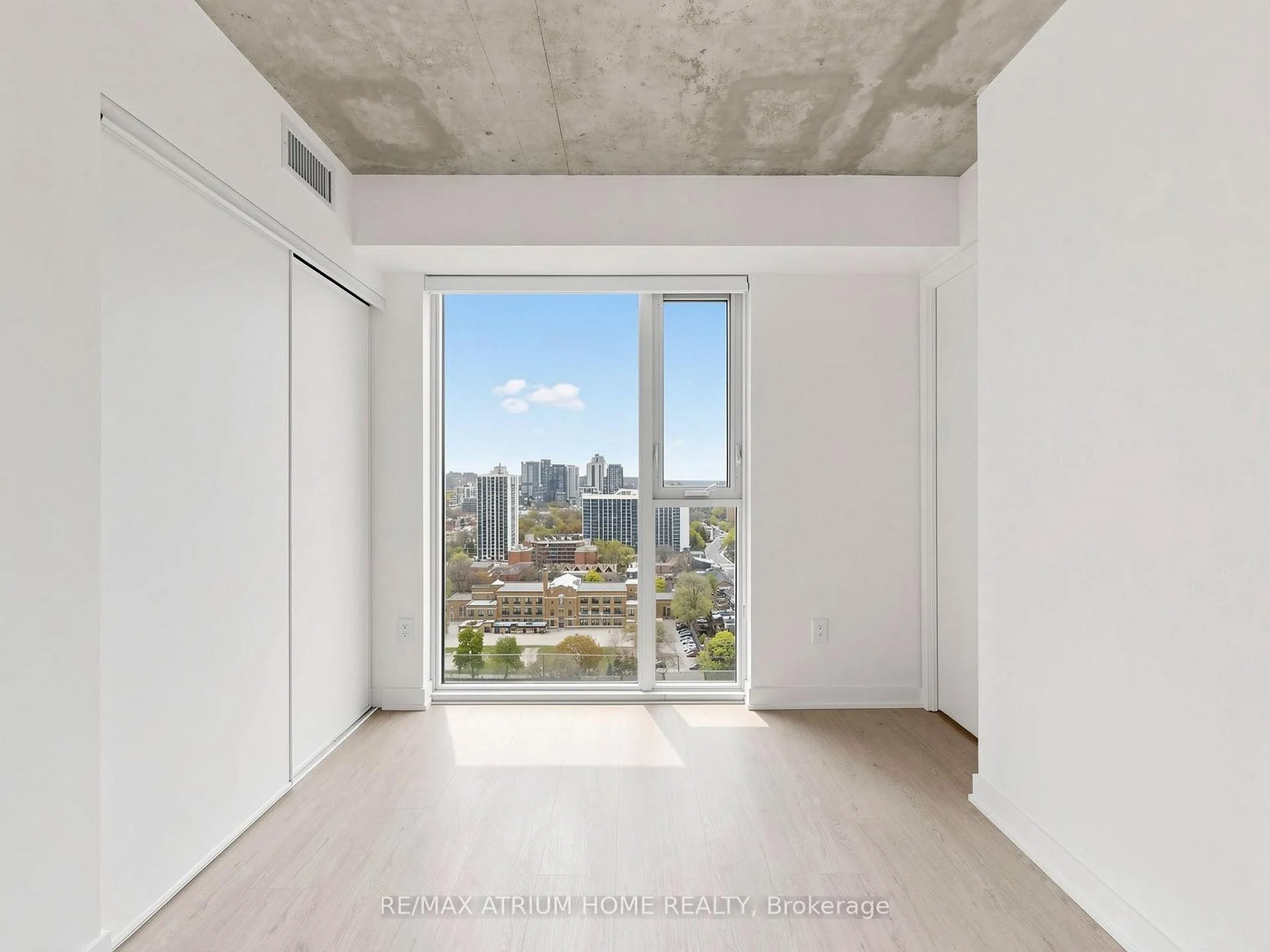 Photo 4 of 65 Mutual Street, Toronto, Church-Yonge Corridor — HOMEH