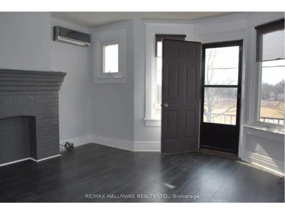 Photo 4 of Unit Upper, 155 Greenwood Avenue, Toronto, Greenwood-Coxwell — HOMEH