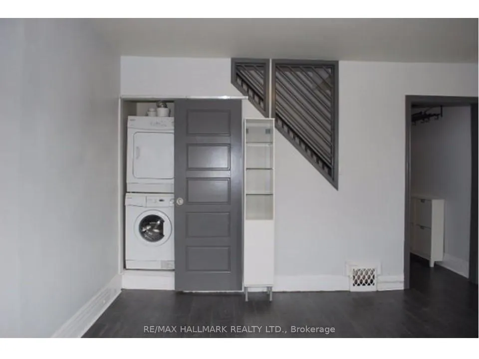 Photo 8 of Unit Upper, 155 Greenwood Avenue, Toronto, Greenwood-Coxwell — HOMEH