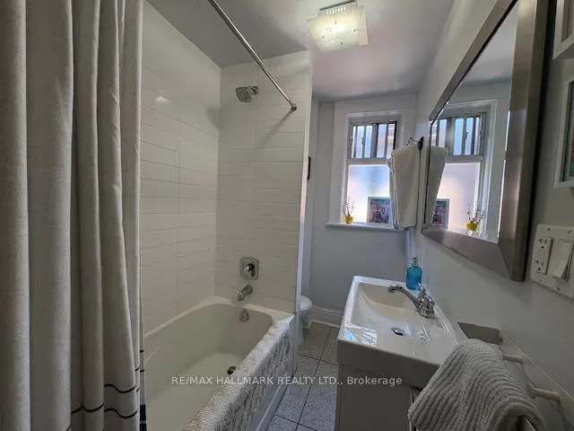 Photo 10 of Unit Upper, 155 Greenwood Avenue, Toronto, Greenwood-Coxwell — HOMEH