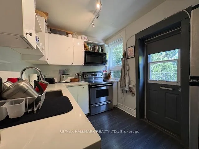 Photo 12 of Unit Upper, 155 Greenwood Avenue, Toronto, Greenwood-Coxwell — HOMEH