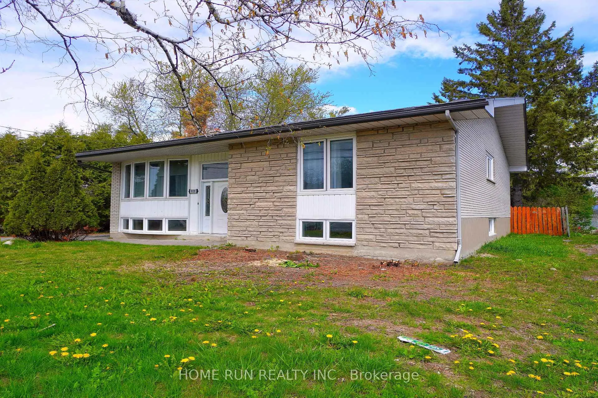 Photo 3 of 979 Blair Road, Ottawa, Cardinal Heights — HOMEH