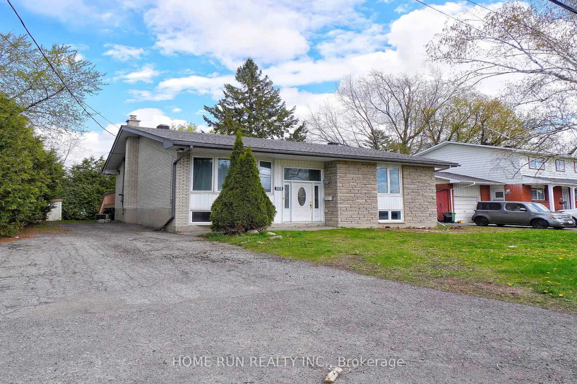 Photo 4 of 979 Blair Road, Ottawa, Cardinal Heights — HOMEH
