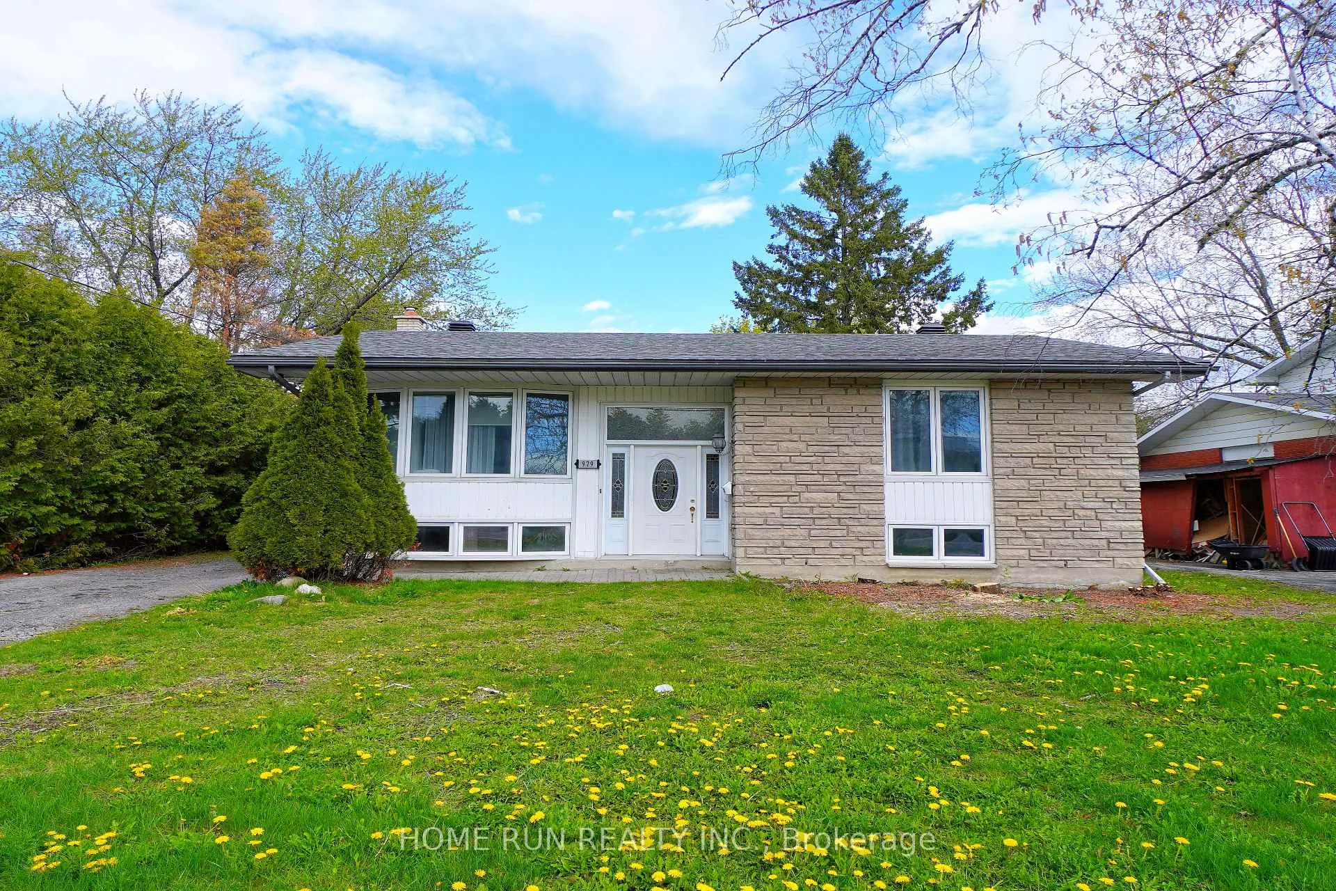 Photo 5 of 979 Blair Road, Ottawa, Cardinal Heights — HOMEH