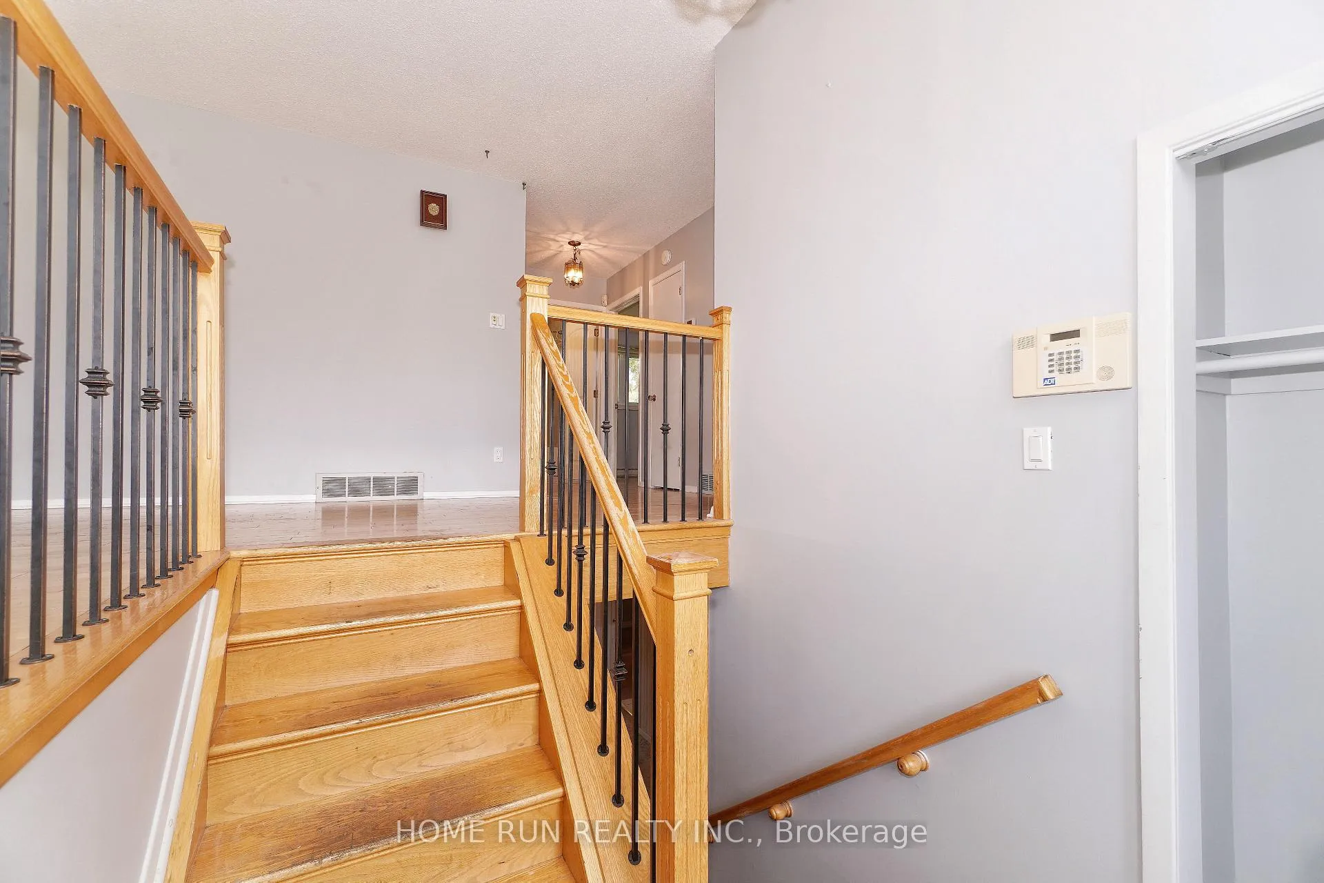 Photo 8 of 979 Blair Road, Ottawa, Cardinal Heights — HOMEH