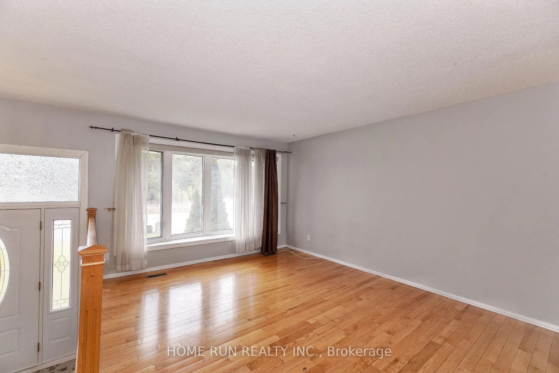 Photo 11 of 979 Blair Road, Ottawa, Cardinal Heights — HOMEH