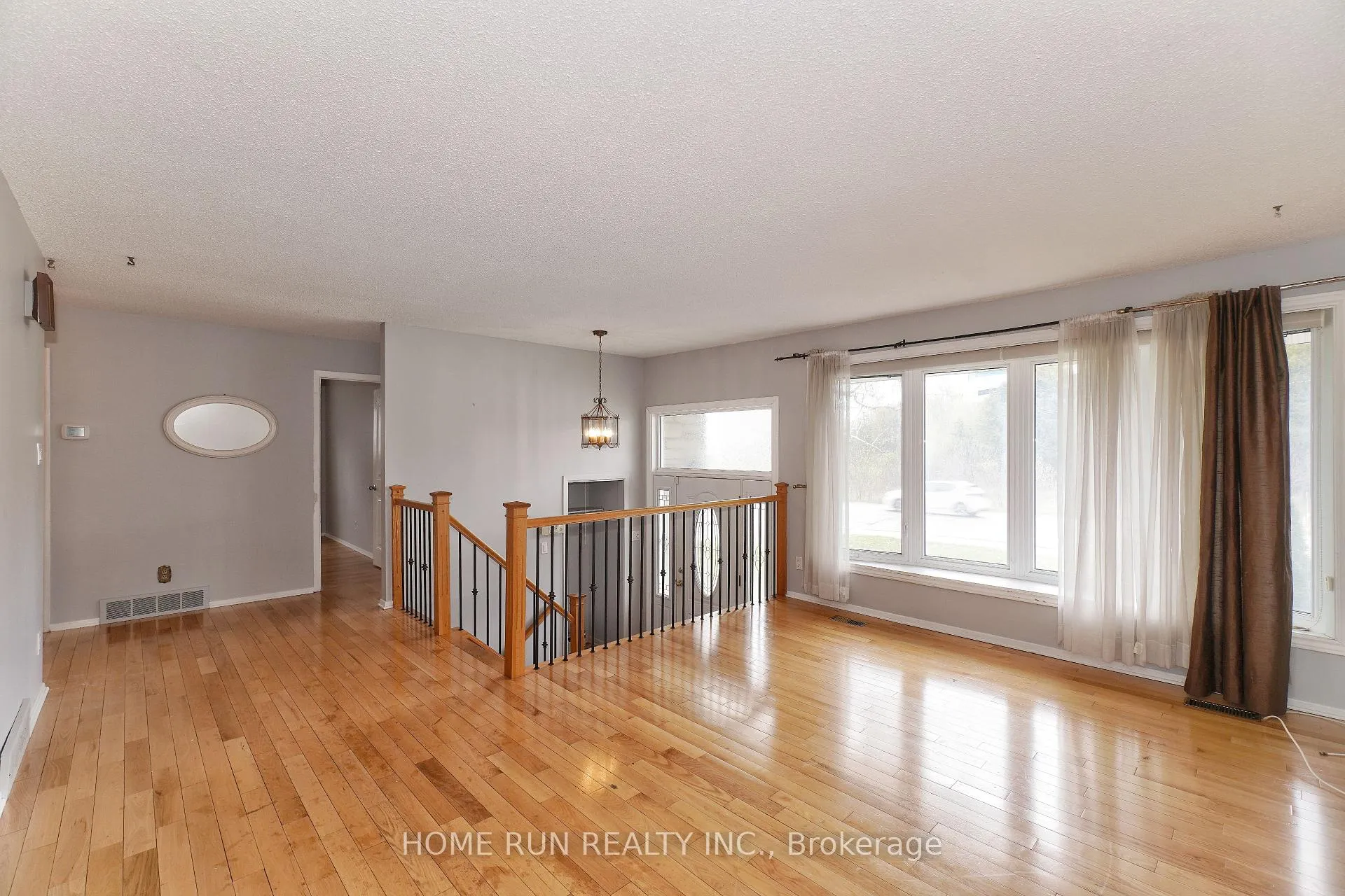 Photo 12 of 979 Blair Road, Ottawa, Cardinal Heights — HOMEH