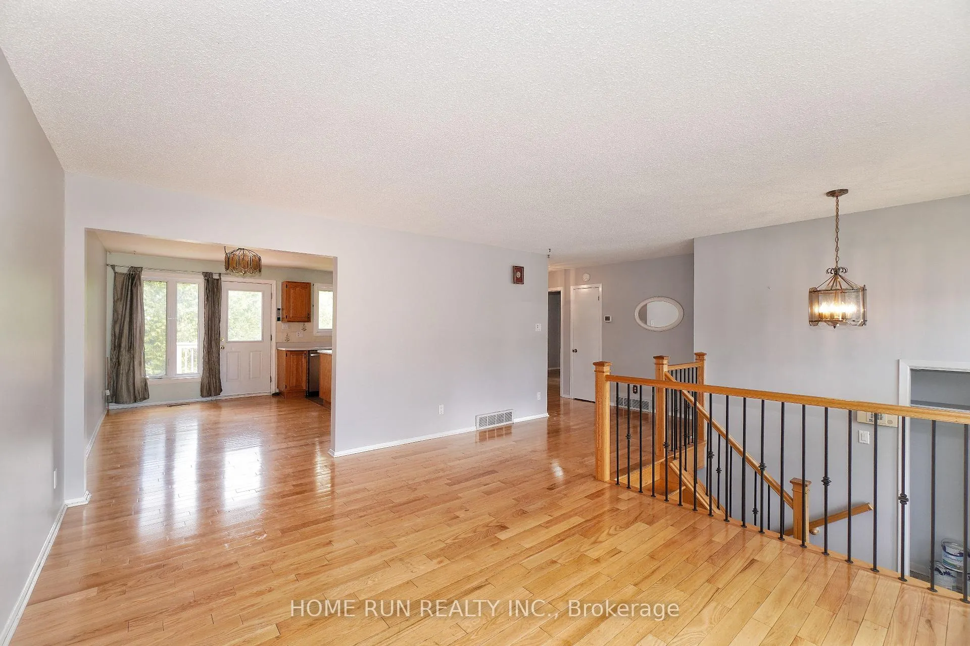 Photo 14 of 979 Blair Road, Ottawa, Cardinal Heights — HOMEH