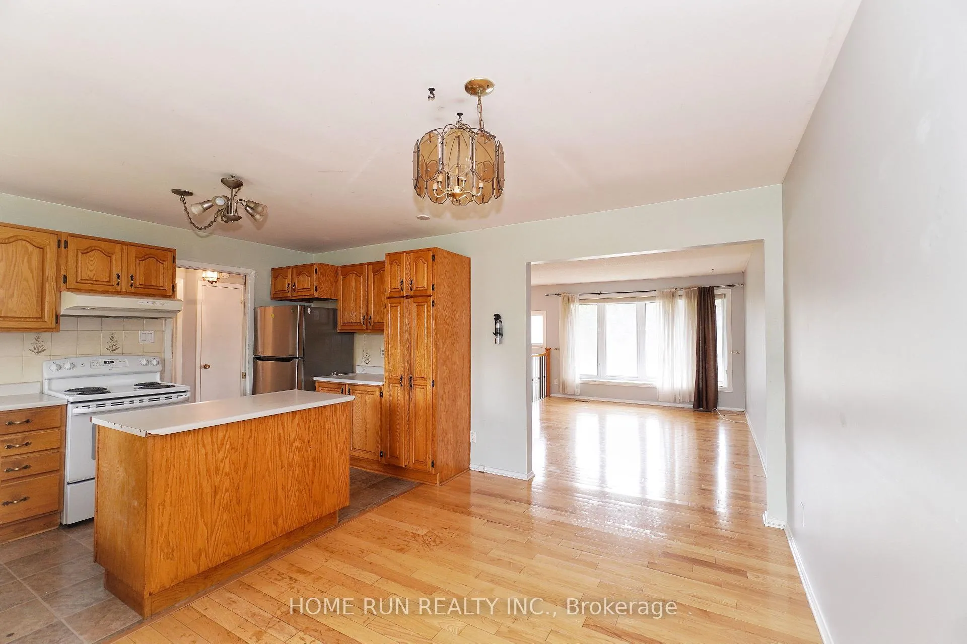 Photo 17 of 979 Blair Road, Ottawa, Cardinal Heights — HOMEH