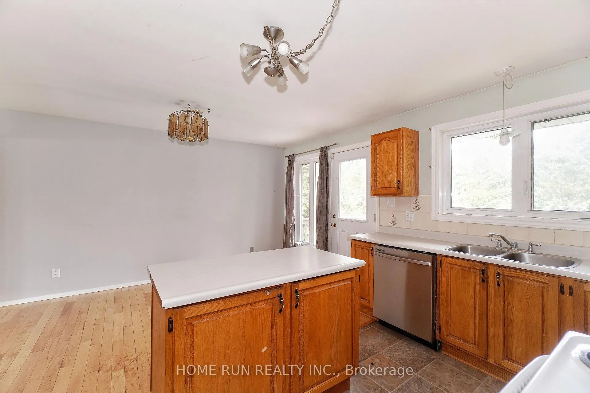 Photo 21 of 979 Blair Road, Ottawa, Cardinal Heights — HOMEH