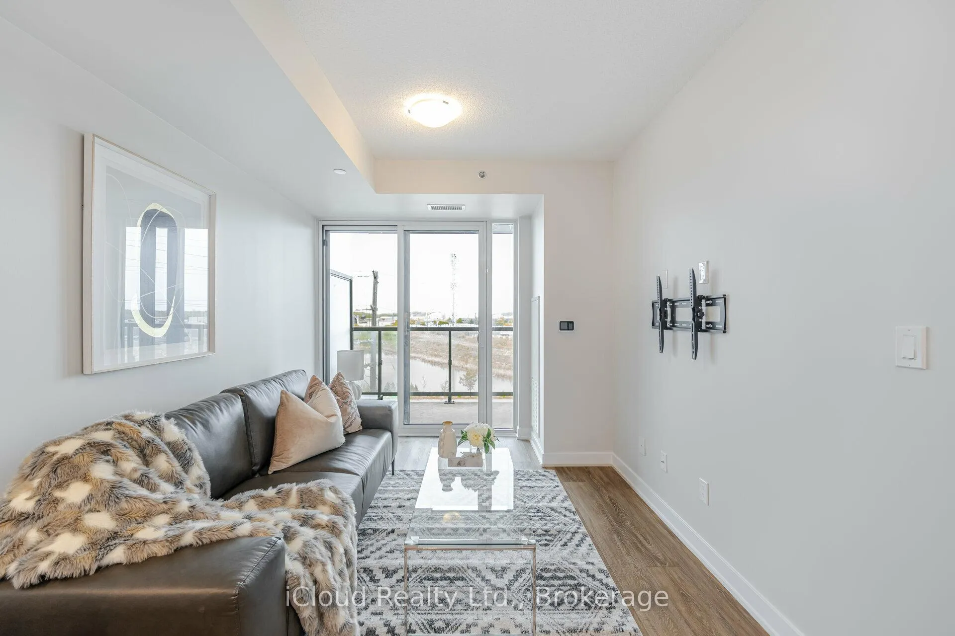 Photo 12 of Unit B509, 3200 Dakota Common, Burlington, Alton — HOMEH