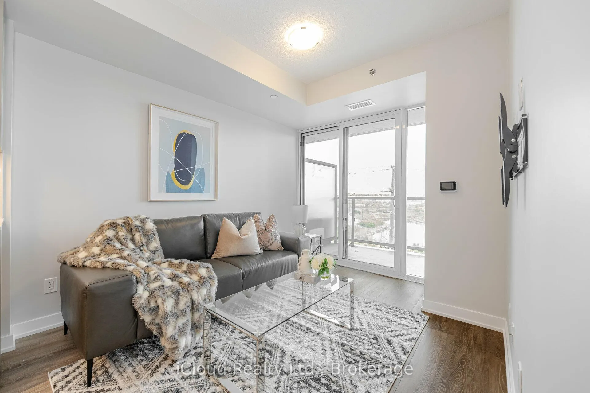 Photo 14 of Unit B509, 3200 Dakota Common, Burlington, Alton — HOMEH