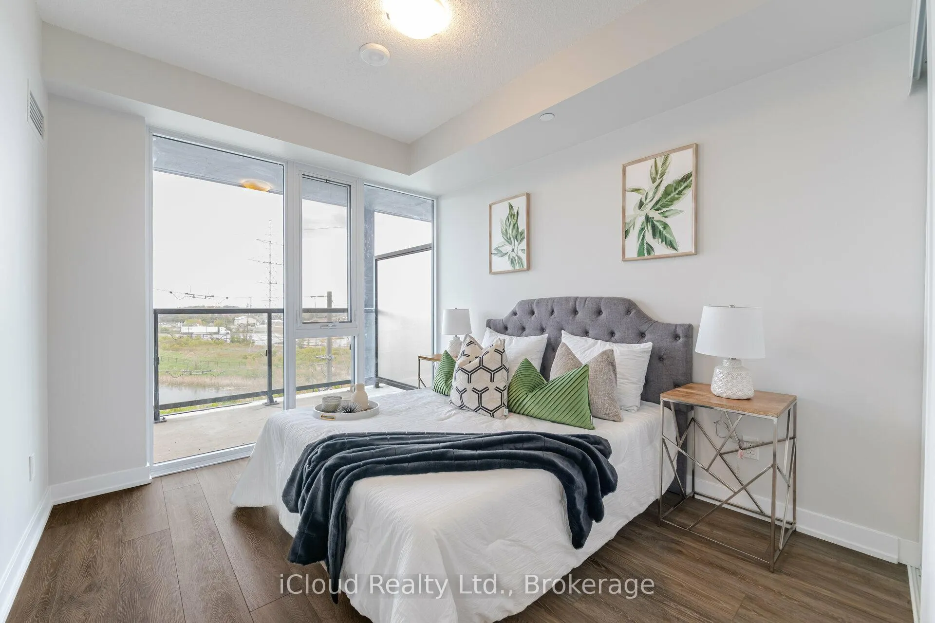 Photo 15 of Unit B509, 3200 Dakota Common, Burlington, Alton — HOMEH