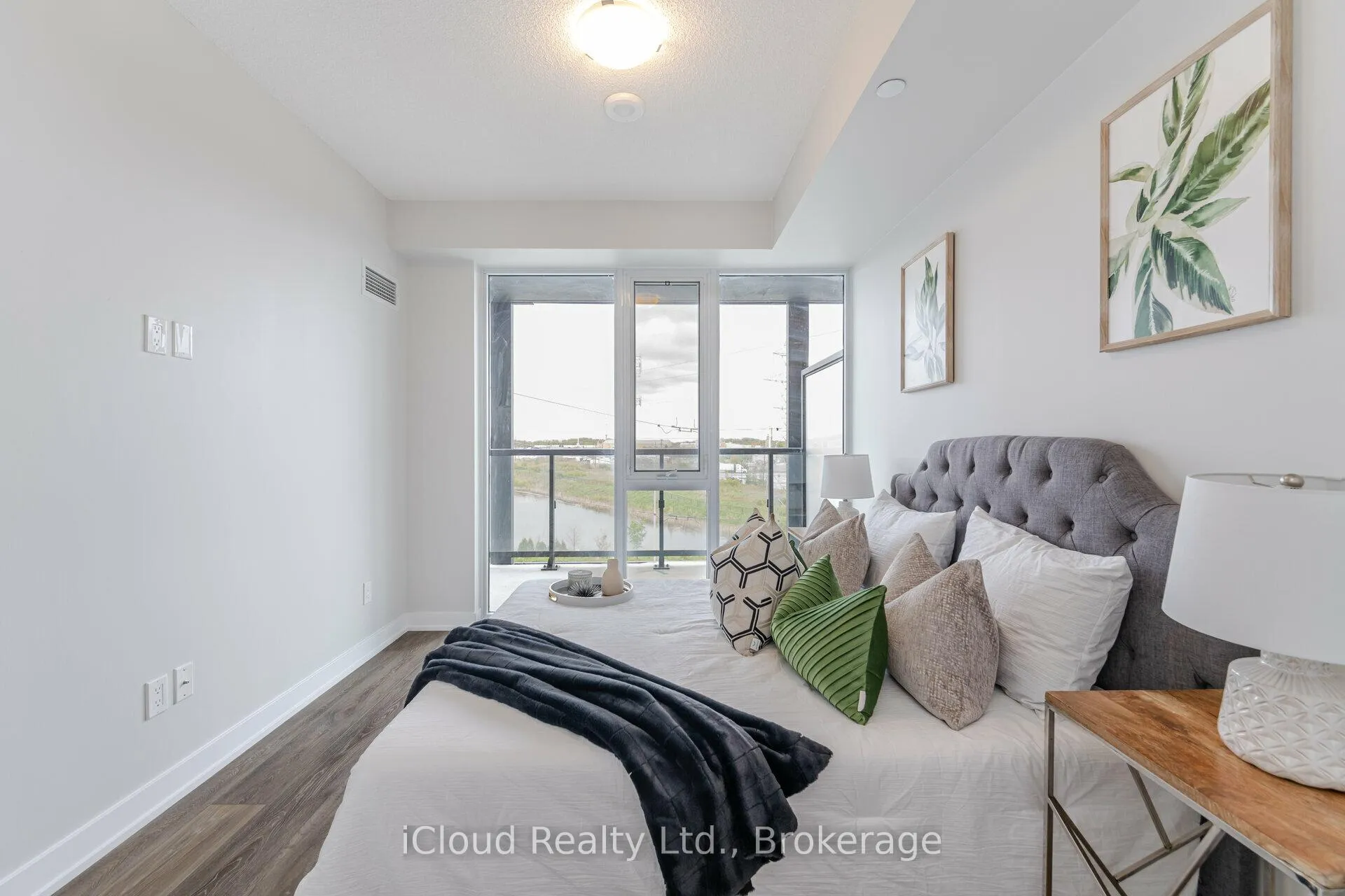 Photo 17 of Unit B509, 3200 Dakota Common, Burlington, Alton — HOMEH