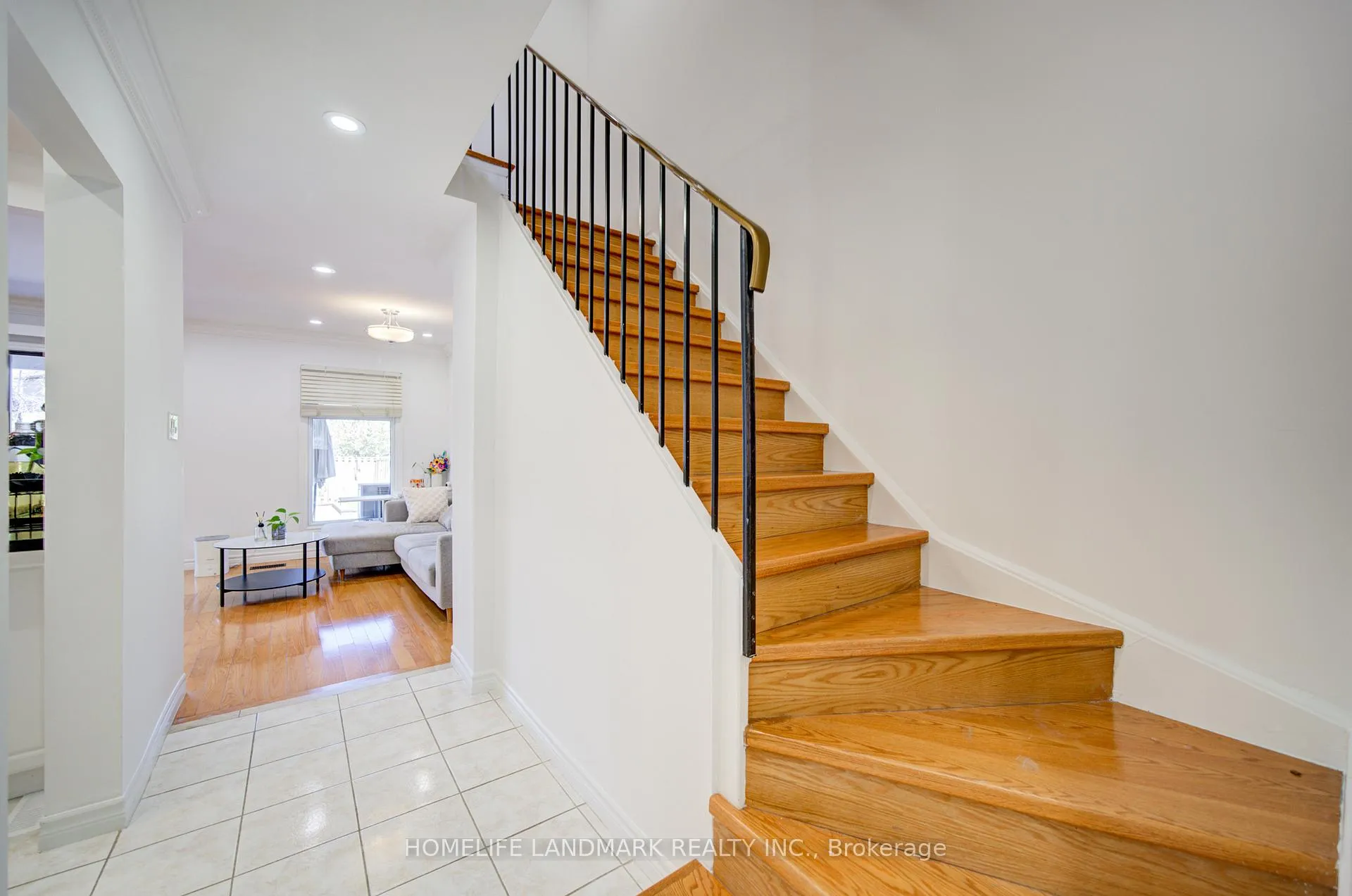 Photo 5 of 44 Duxford Crescent, Markham, Milliken Mills East — HOMEH