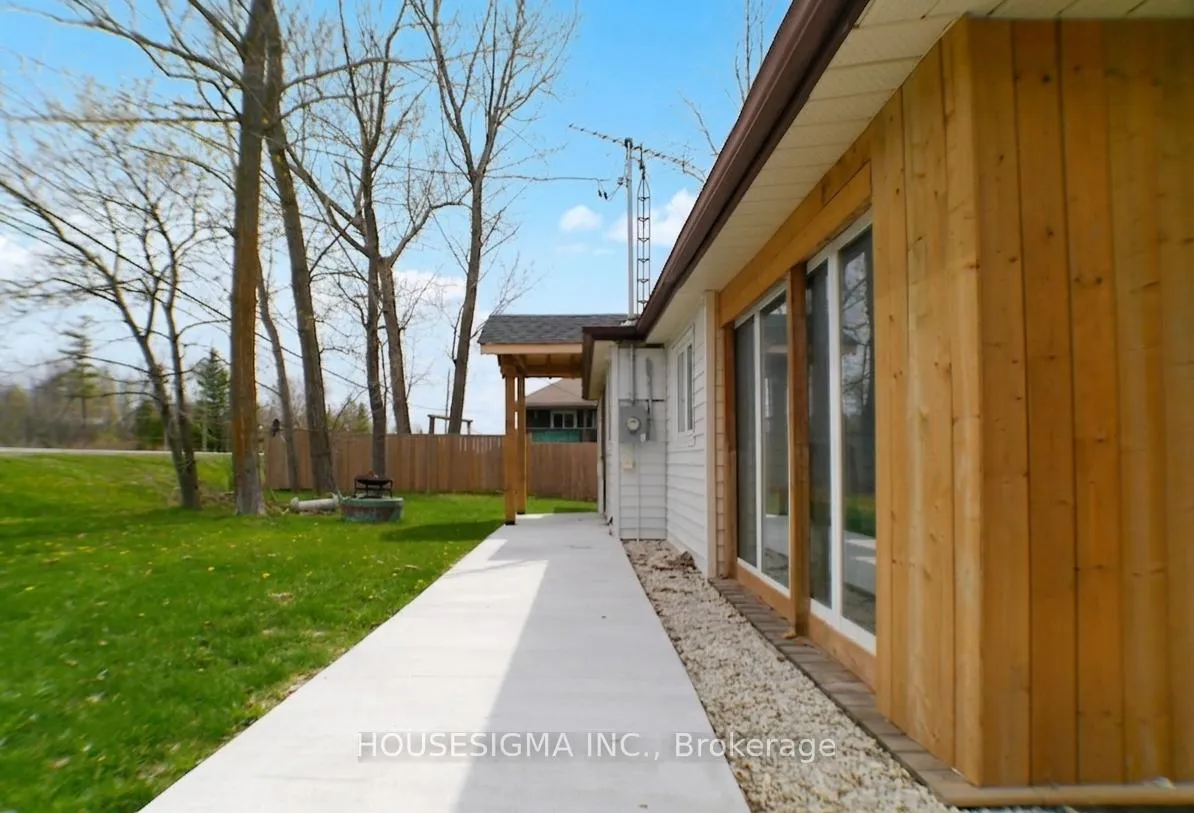 Photo 3 of 8892 Beachwood Road, Wasaga Beach — HOMEH