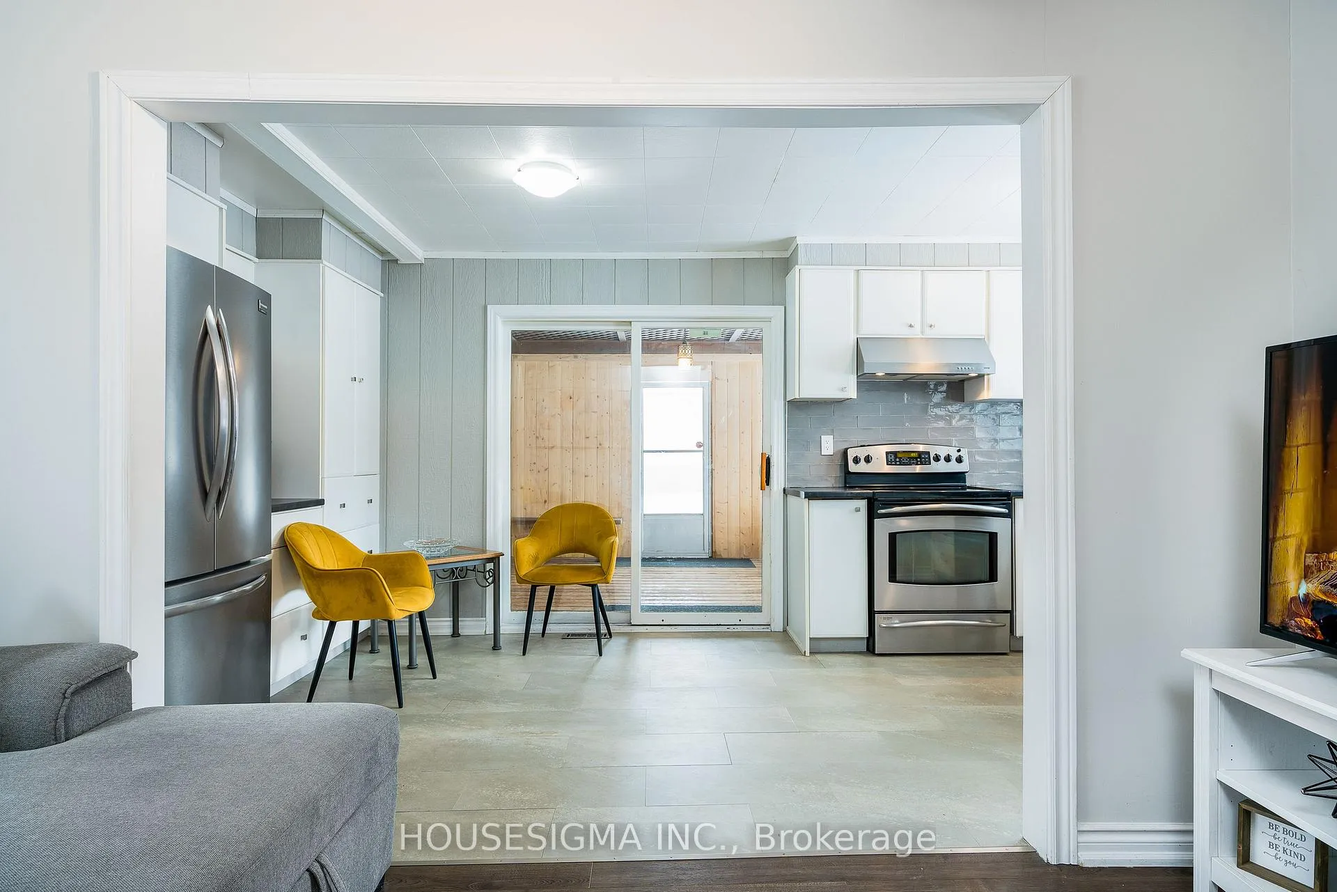 Photo 8 of 8892 Beachwood Road, Wasaga Beach — HOMEH