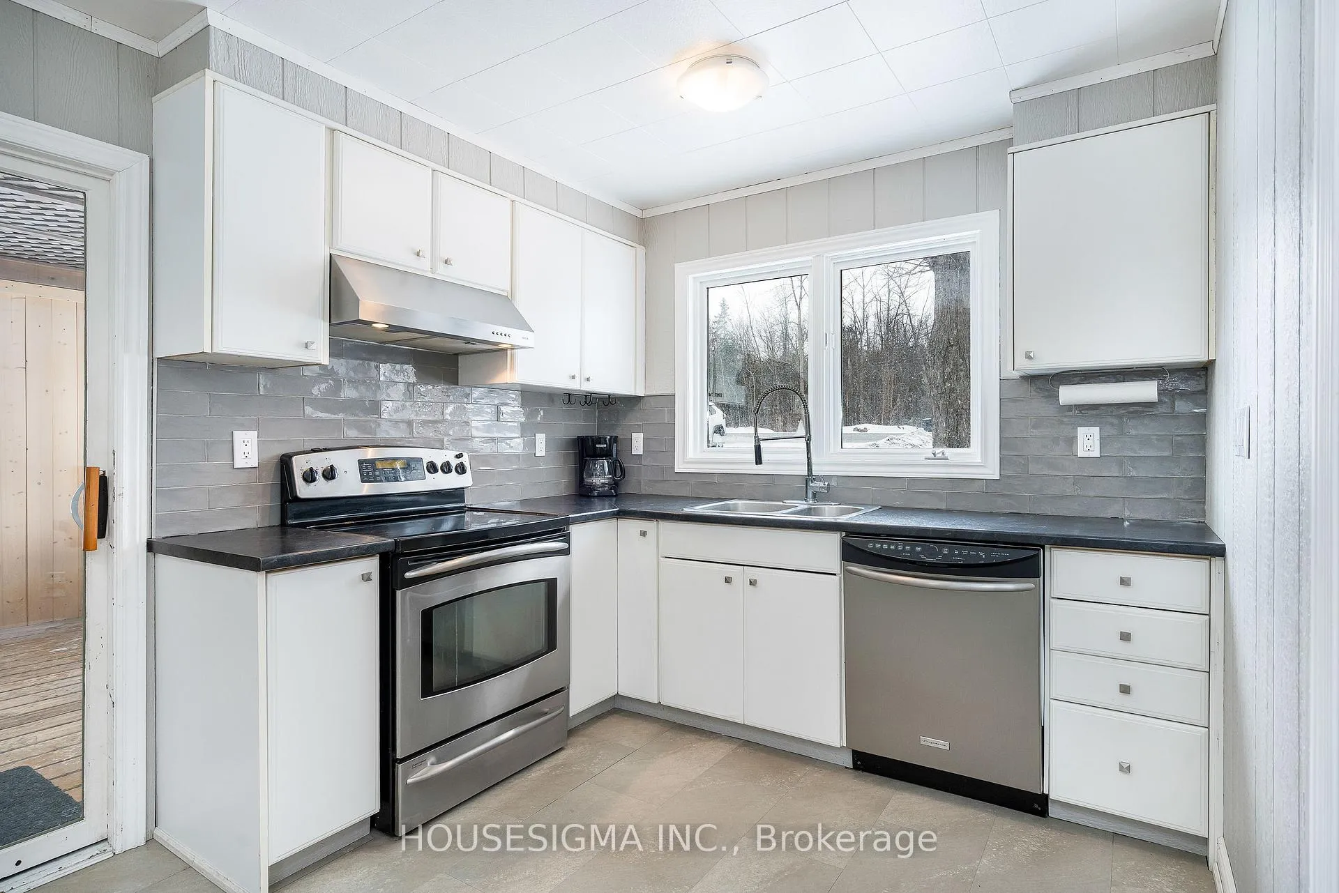 Photo 9 of 8892 Beachwood Road, Wasaga Beach — HOMEH
