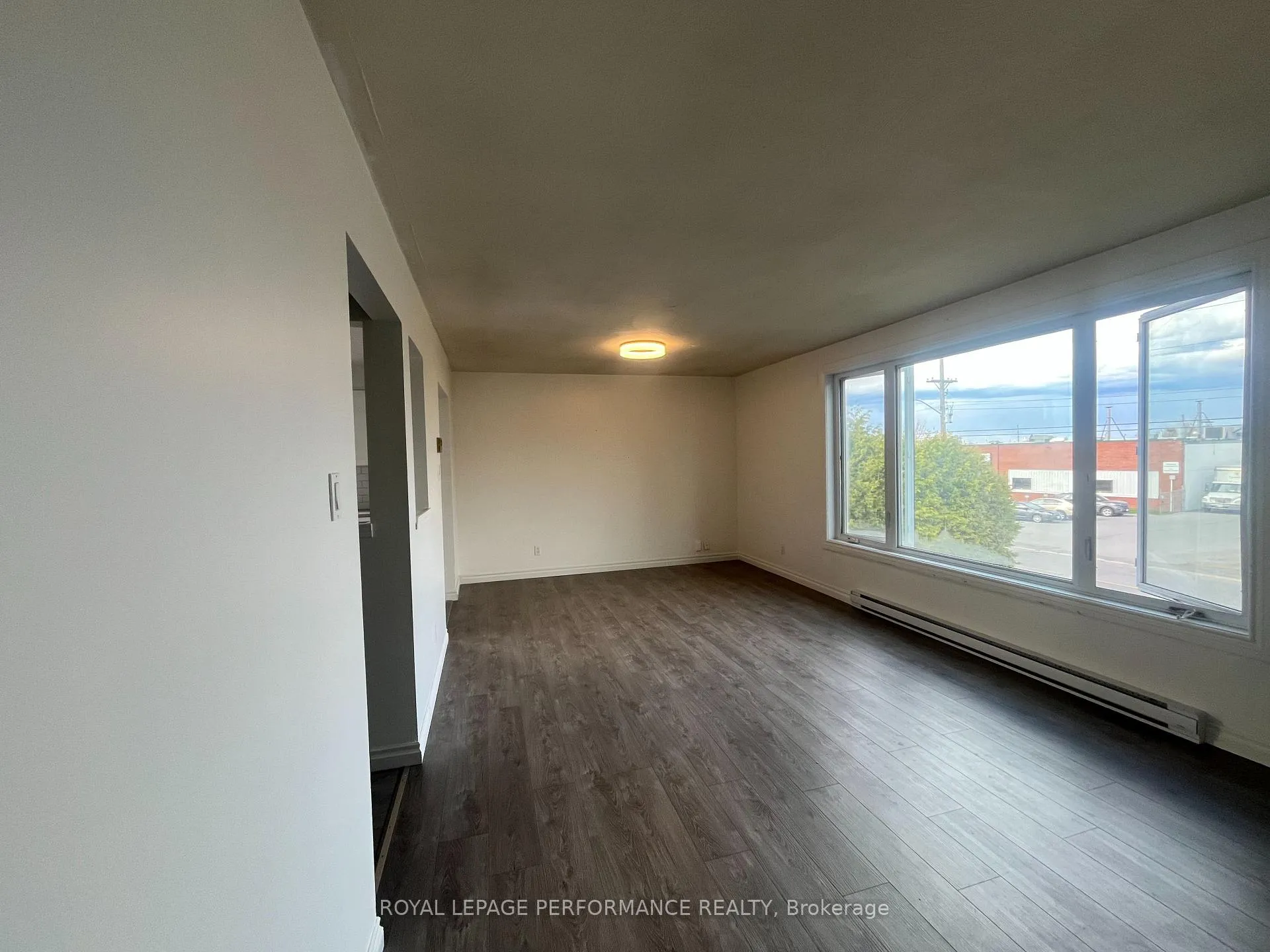Photo 3 of 1702 Russell Road, Ottawa, Riverview Park — HOMEH