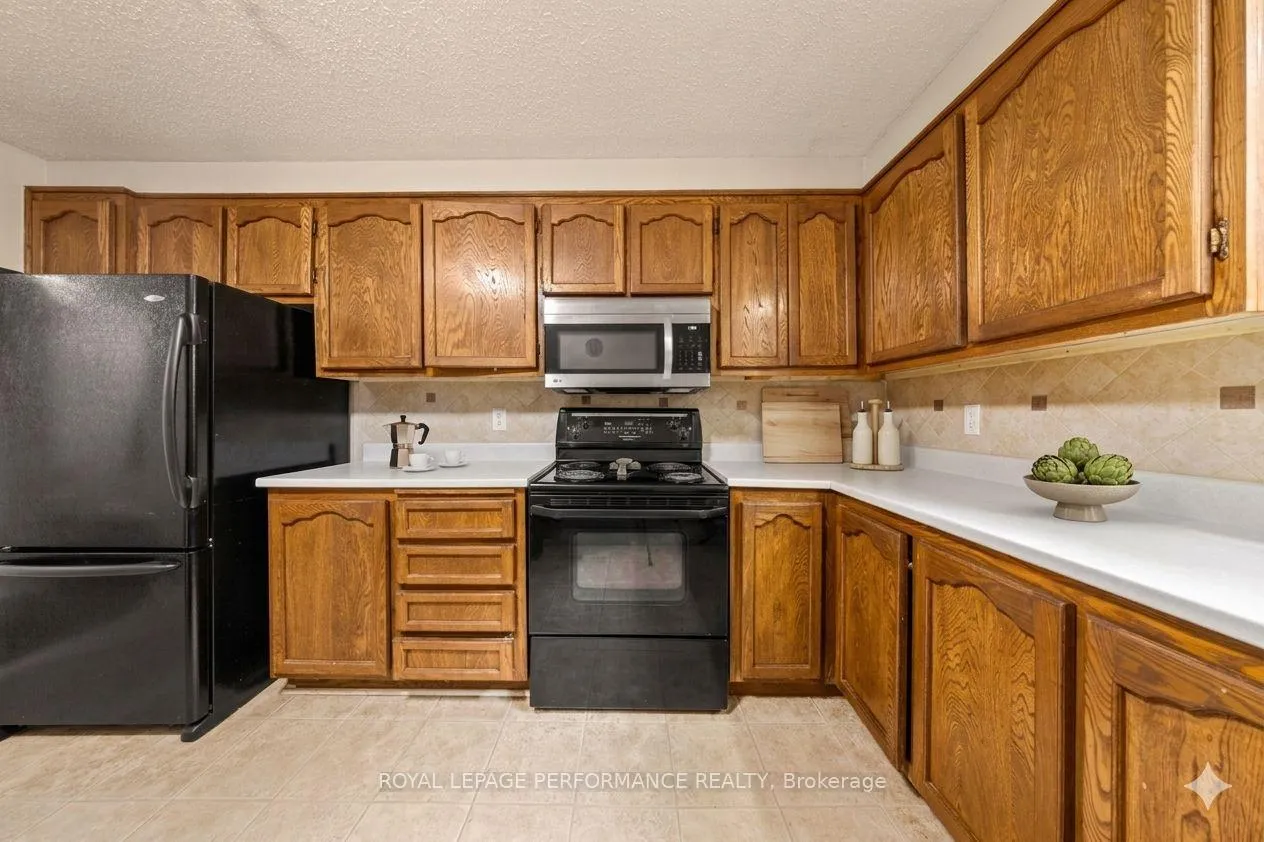 Photo 13 of 1702 Russell Road, Ottawa, Riverview Park — HOMEH