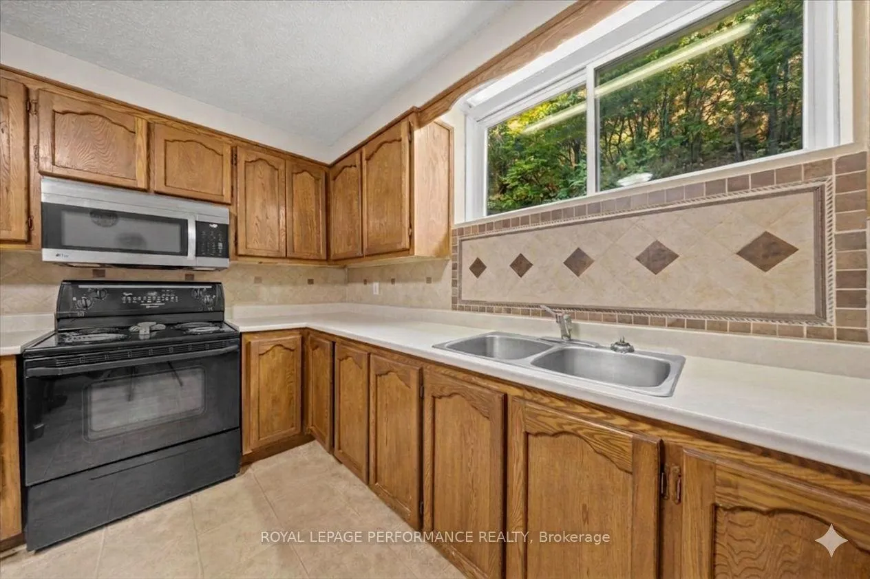 Photo 14 of 1702 Russell Road, Ottawa, Riverview Park — HOMEH