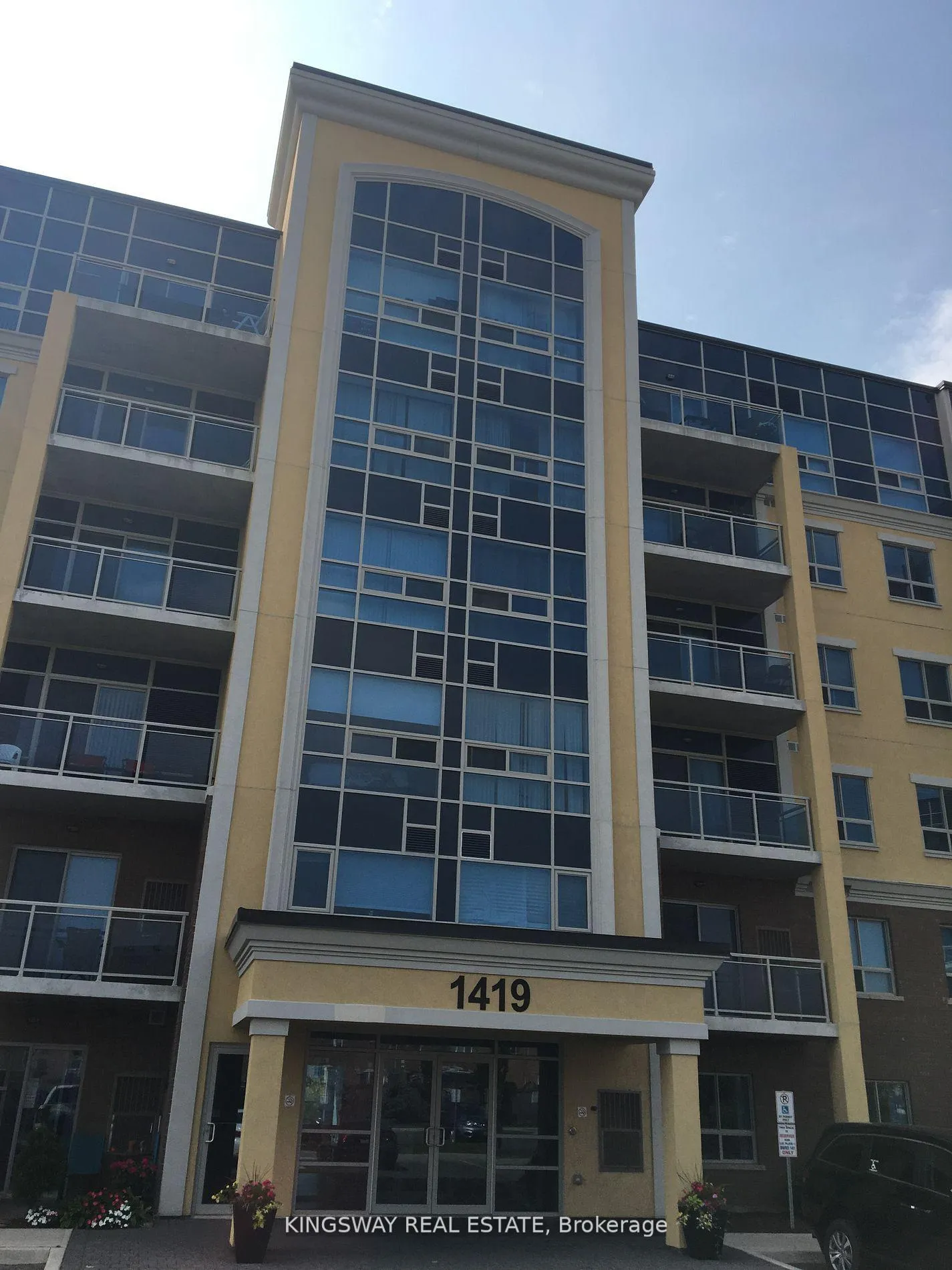 Front of Unit 608, 1419 Costigan Road