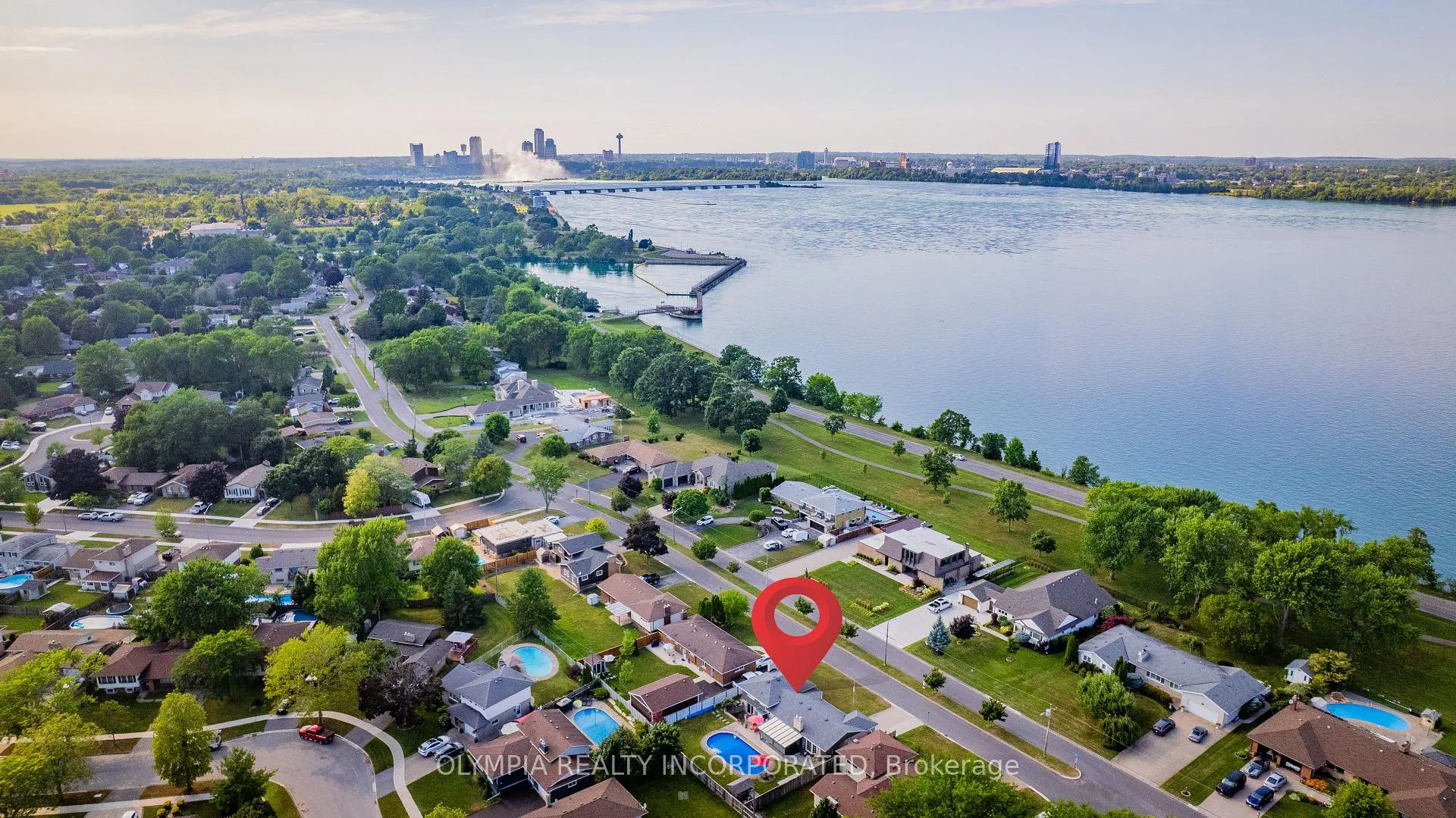 Photo 2 of 8133 Sarah Street, Niagara Falls, Chippawa — HOMEH