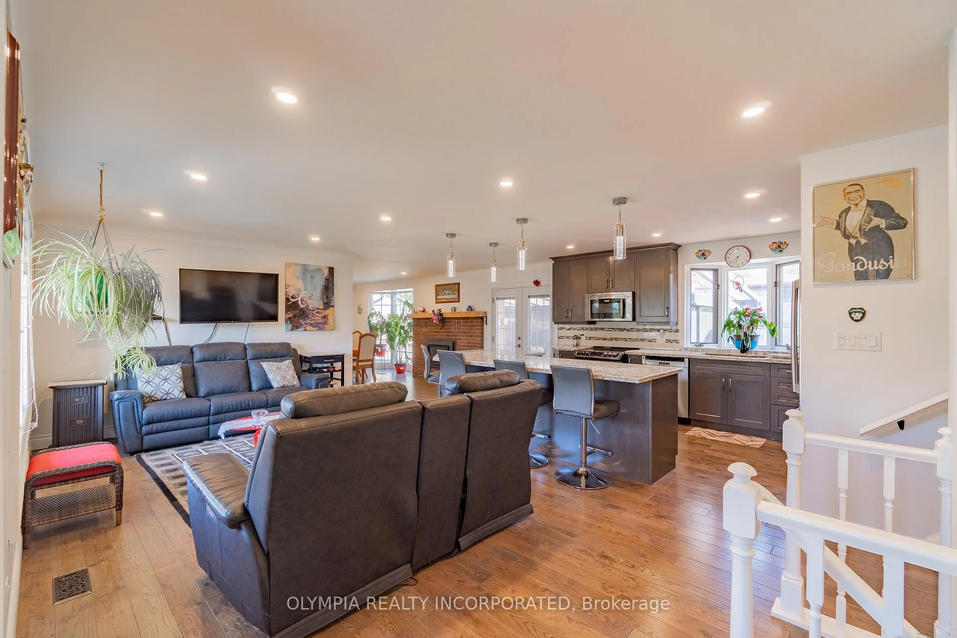 Photo 4 of 8133 Sarah Street, Niagara Falls, Chippawa — HOMEH