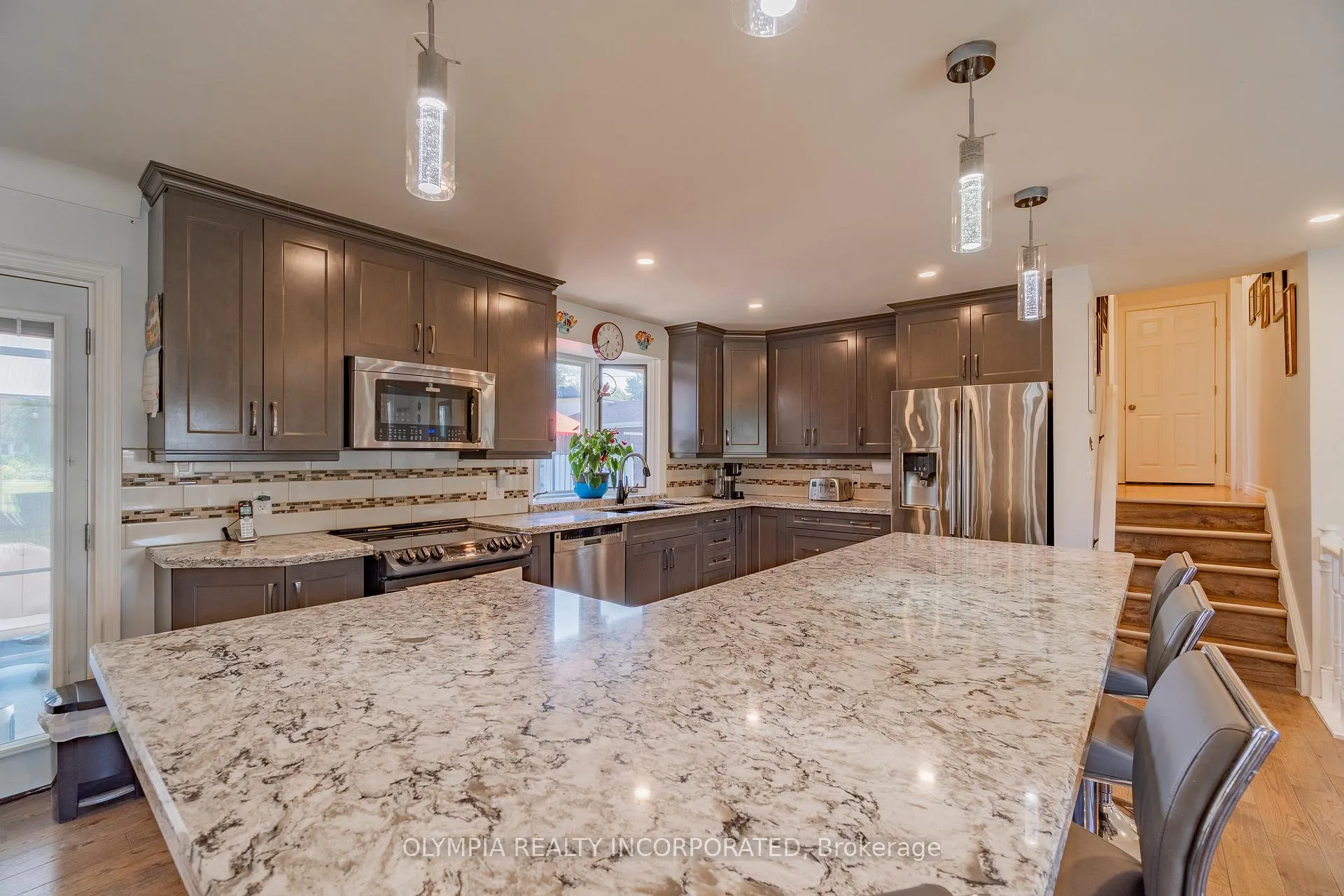 Photo 6 of 8133 Sarah Street, Niagara Falls, Chippawa — HOMEH