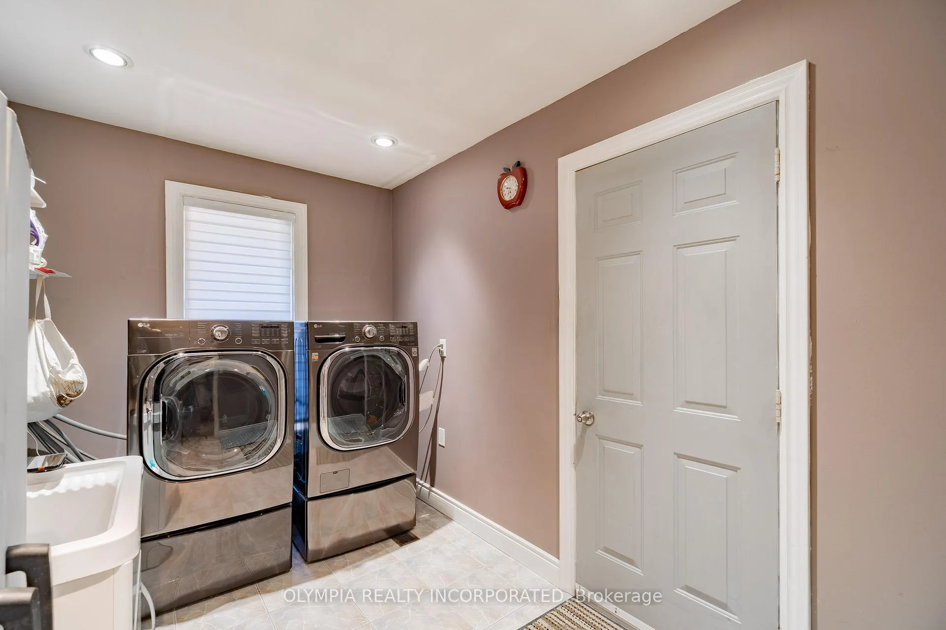 Photo 9 of 8133 Sarah Street, Niagara Falls, Chippawa — HOMEH