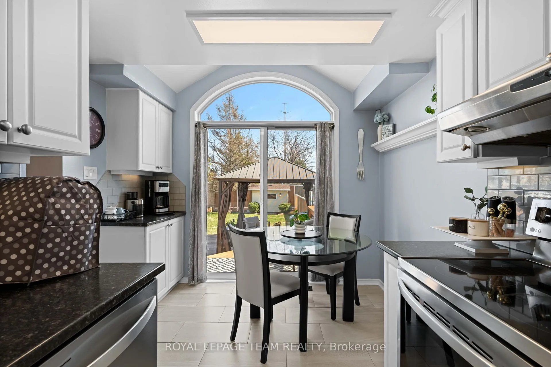 Photo 17 of 646 Casabella Drive, Ottawa, Avalon East — HOMEH